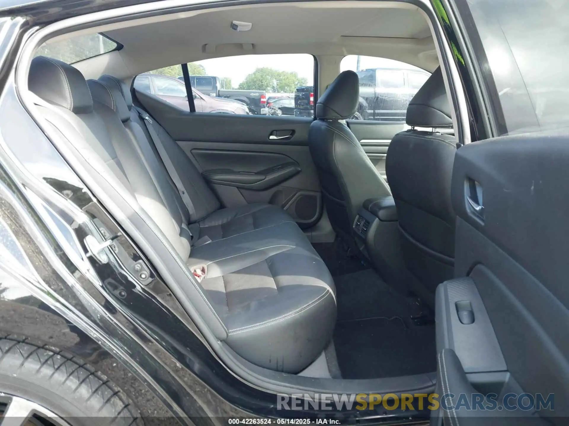 8 Photograph of a damaged car 1N4BL4FV7KC104972 NISSAN ALTIMA 2019