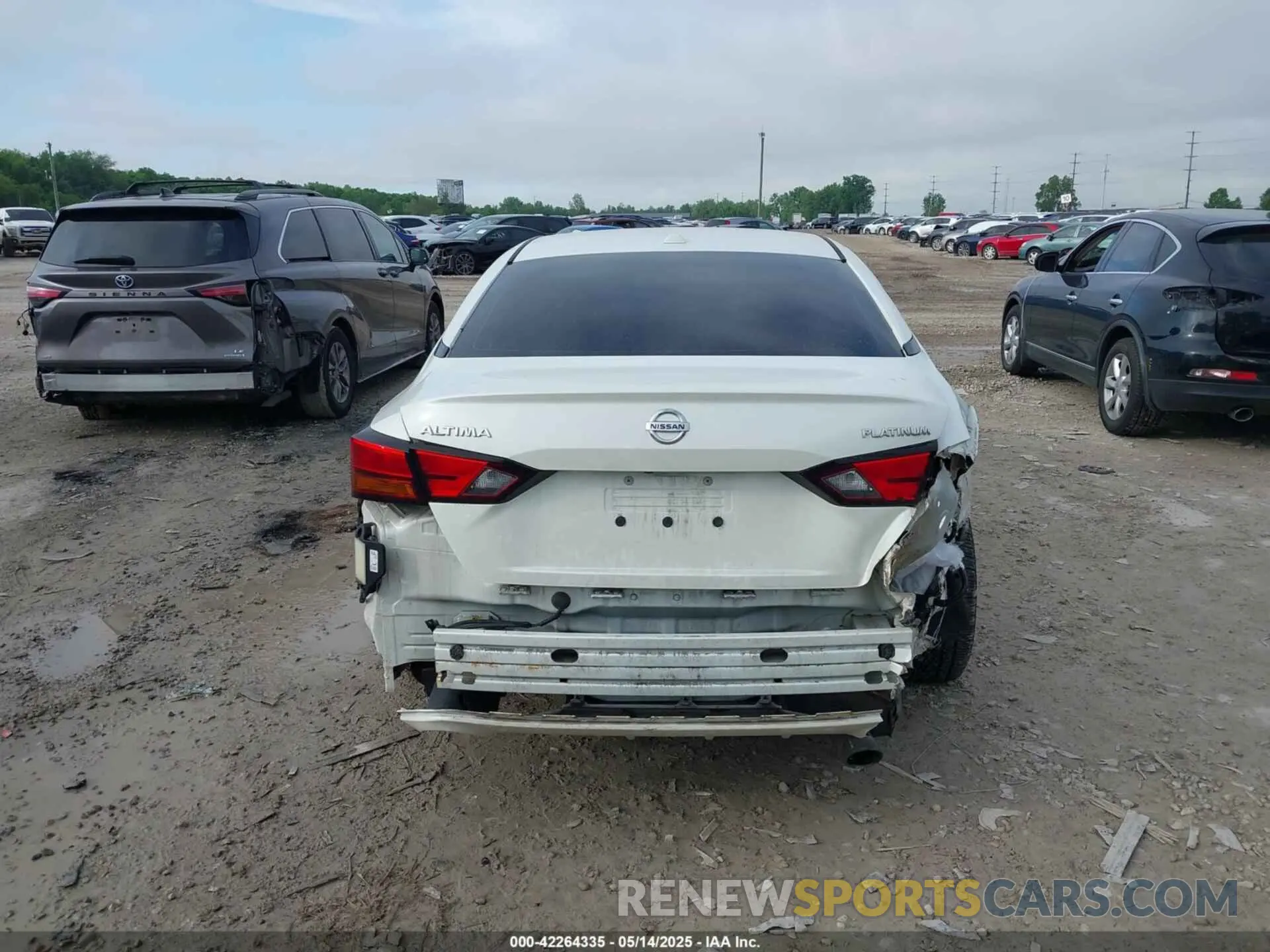 17 Photograph of a damaged car 1N4BL4FVXKC116940 NISSAN ALTIMA 2019
