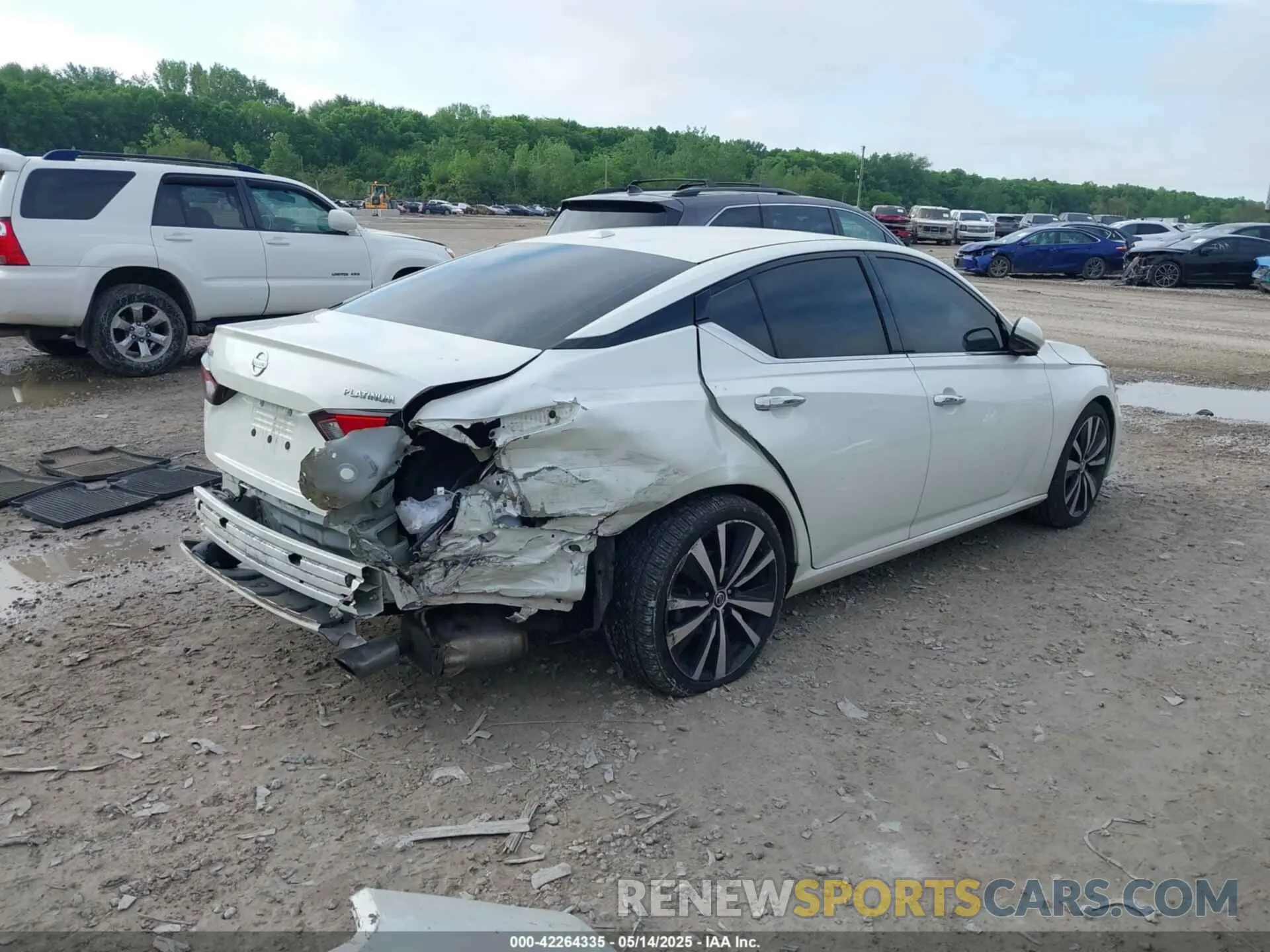 4 Photograph of a damaged car 1N4BL4FVXKC116940 NISSAN ALTIMA 2019