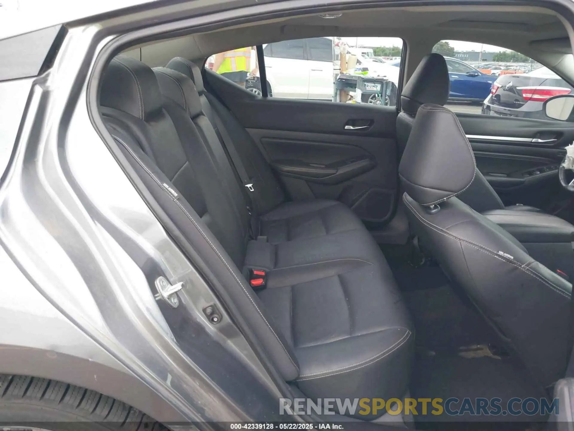 8 Photograph of a damaged car 1N4BL4FW5KC181946 NISSAN ALTIMA 2019