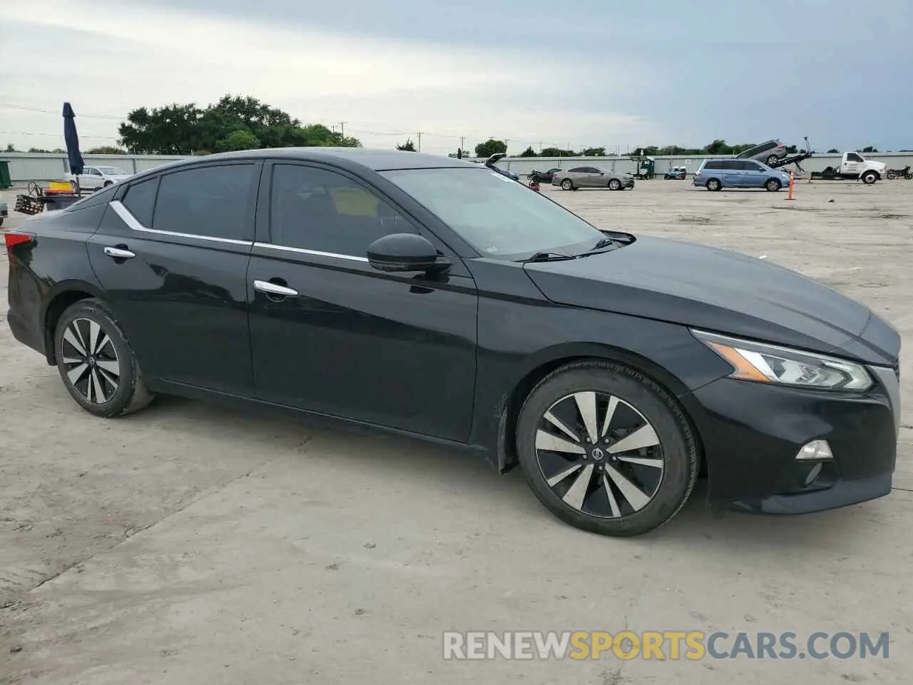 4 Photograph of a damaged car 1N4AL4FVXLC150342 NISSAN ALTIMA 2020