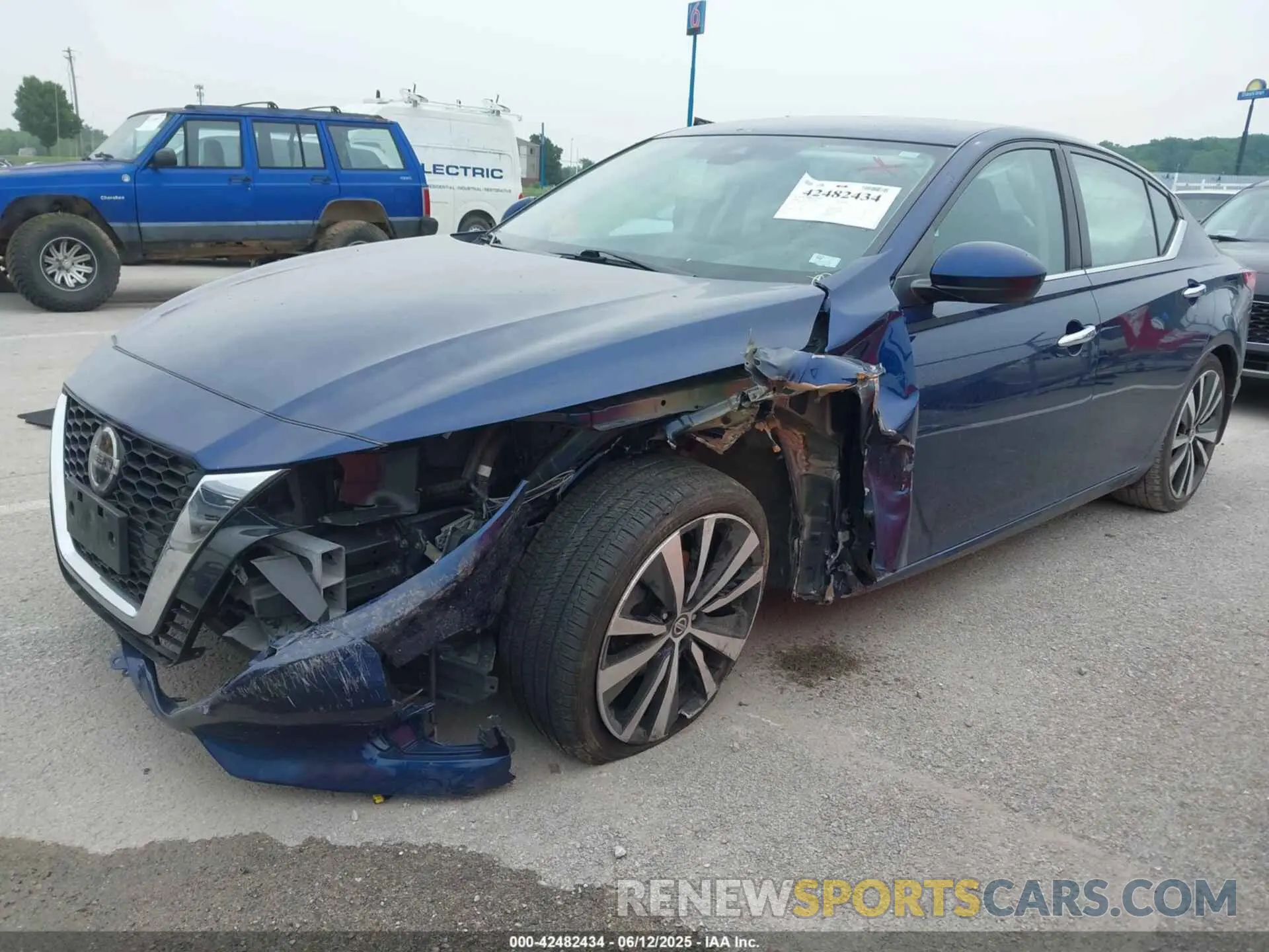 2 Photograph of a damaged car 1N4BL4BV0LC165328 NISSAN ALTIMA 2020
