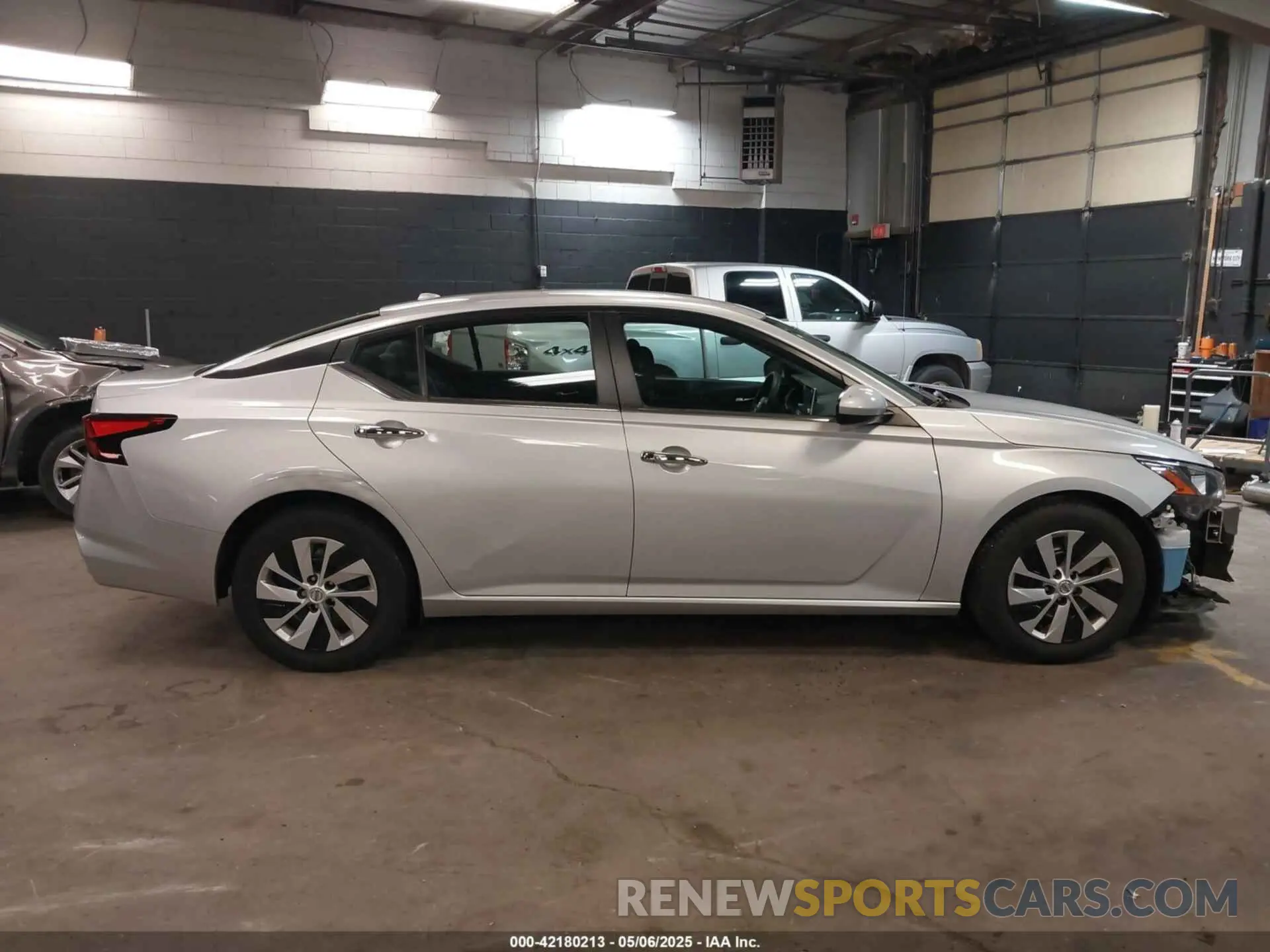 13 Photograph of a damaged car 1N4BL4BV0LC169802 NISSAN ALTIMA 2020