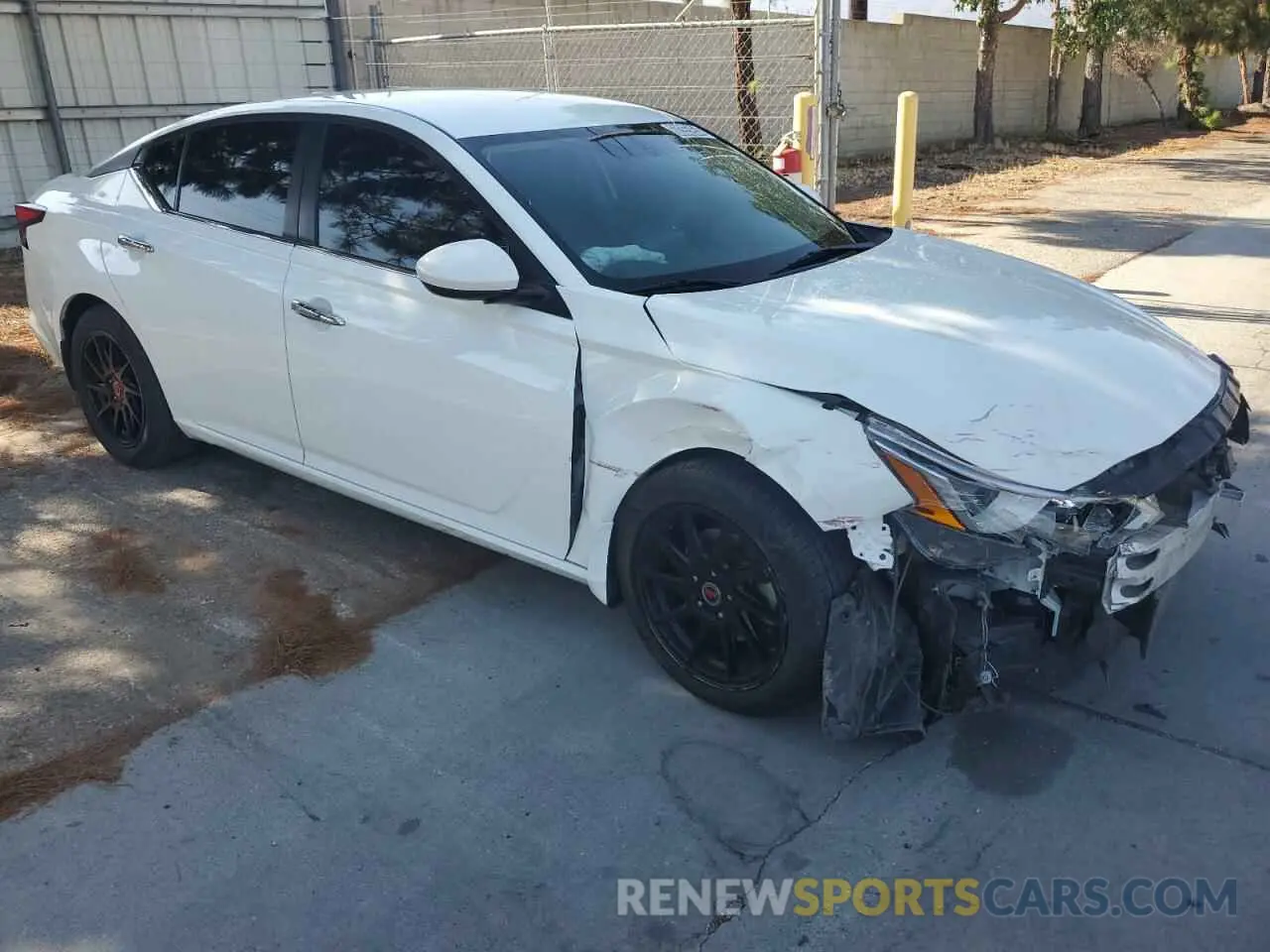 4 Photograph of a damaged car 1N4BL4BV0LC189354 NISSAN ALTIMA 2020