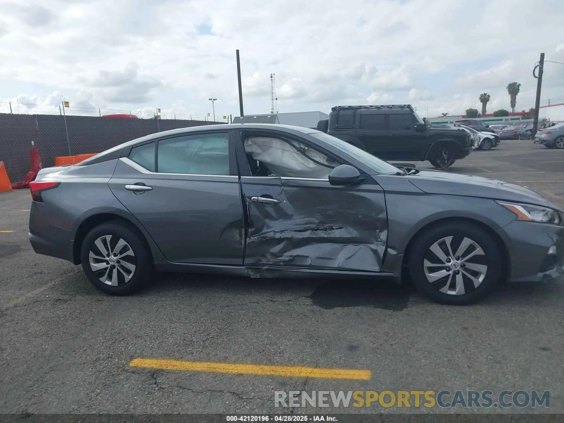 13 Photograph of a damaged car 1N4BL4BV1LC173129 NISSAN ALTIMA 2020