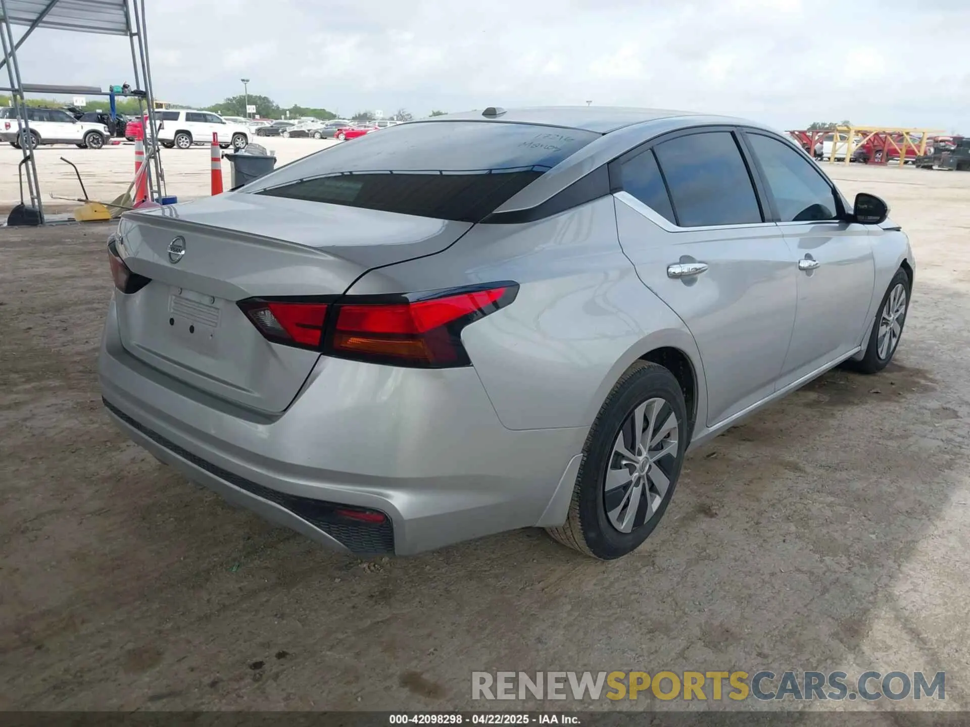 4 Фотография поврежденного автомобиля 1N4BL4BV1LC174085 NISSAN ALTIMA 2020