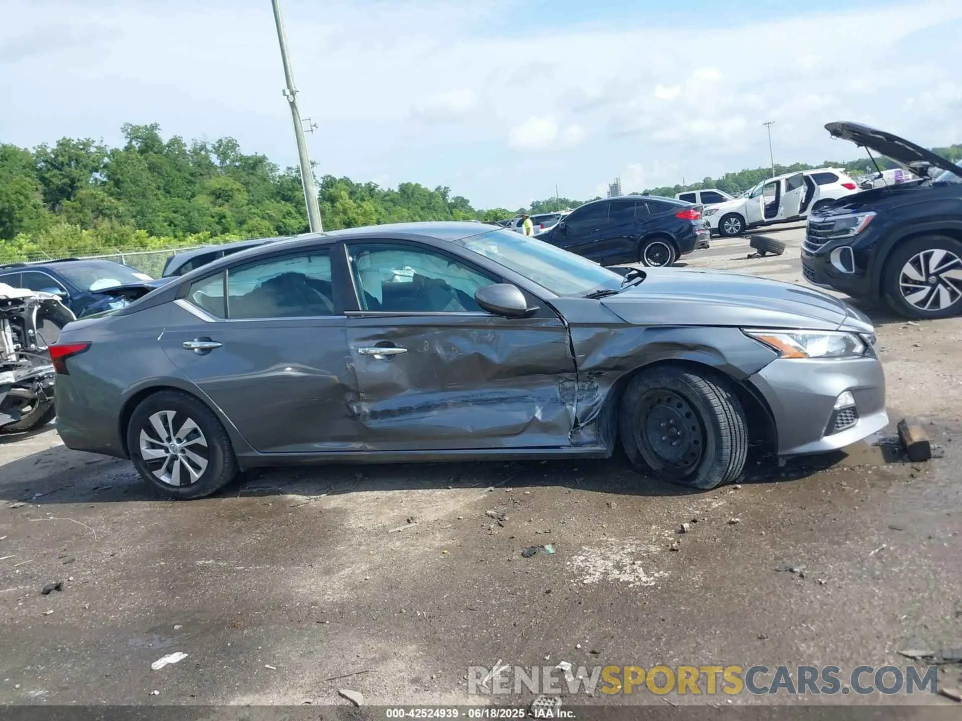 13 Photograph of a damaged car 1N4BL4BV1LC226928 NISSAN ALTIMA 2020
