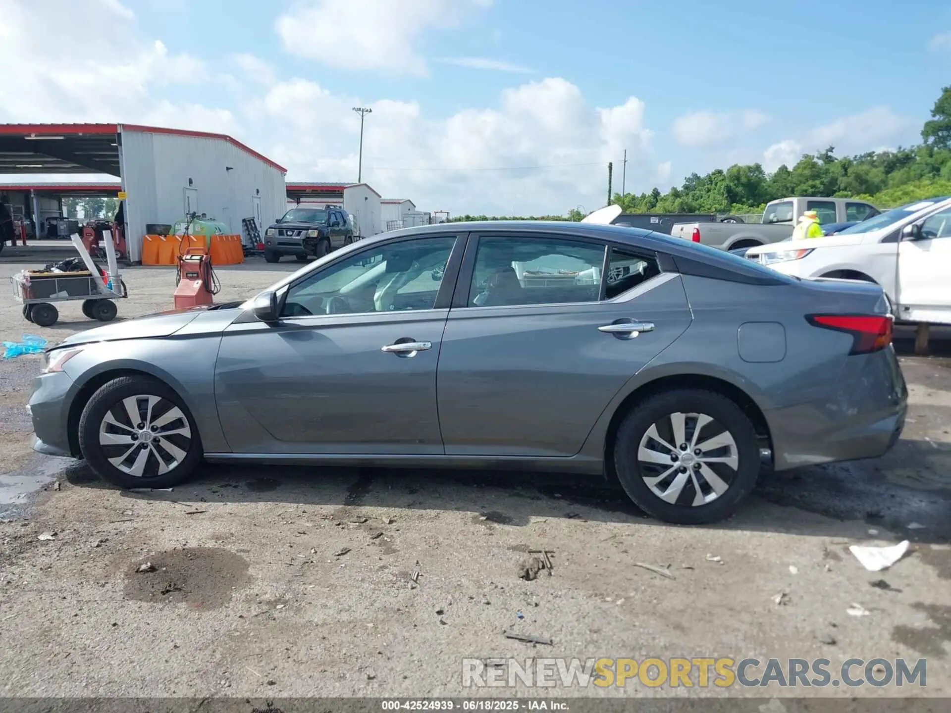 14 Photograph of a damaged car 1N4BL4BV1LC226928 NISSAN ALTIMA 2020