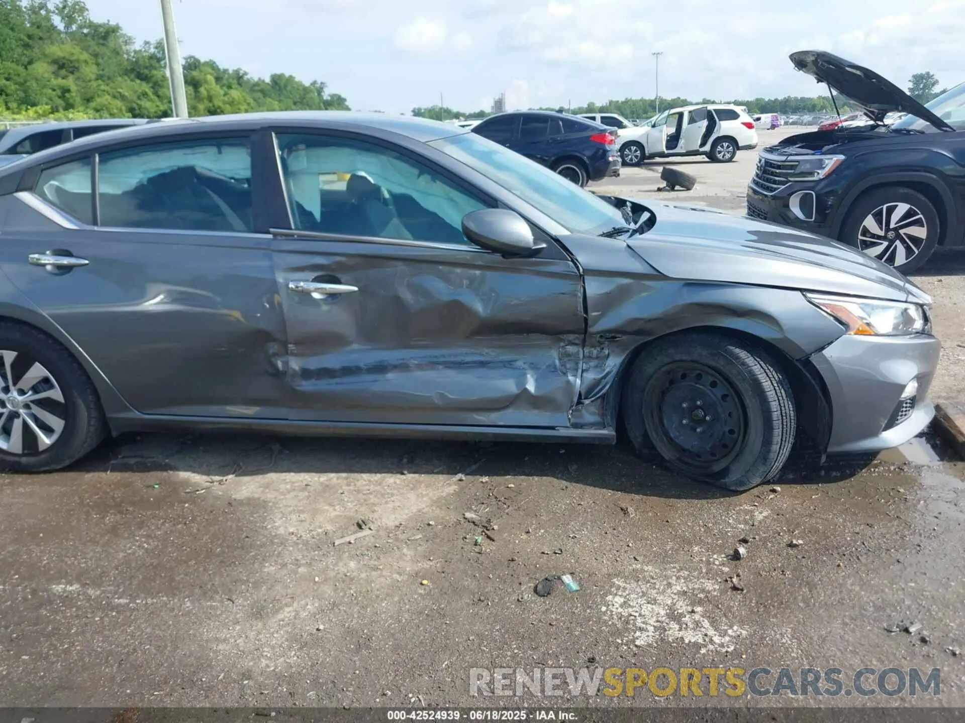 6 Photograph of a damaged car 1N4BL4BV1LC226928 NISSAN ALTIMA 2020