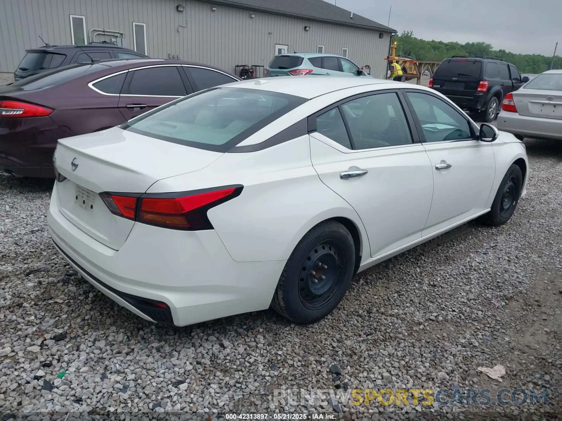 4 Photograph of a damaged car 1N4BL4BV2LC275121 NISSAN ALTIMA 2020
