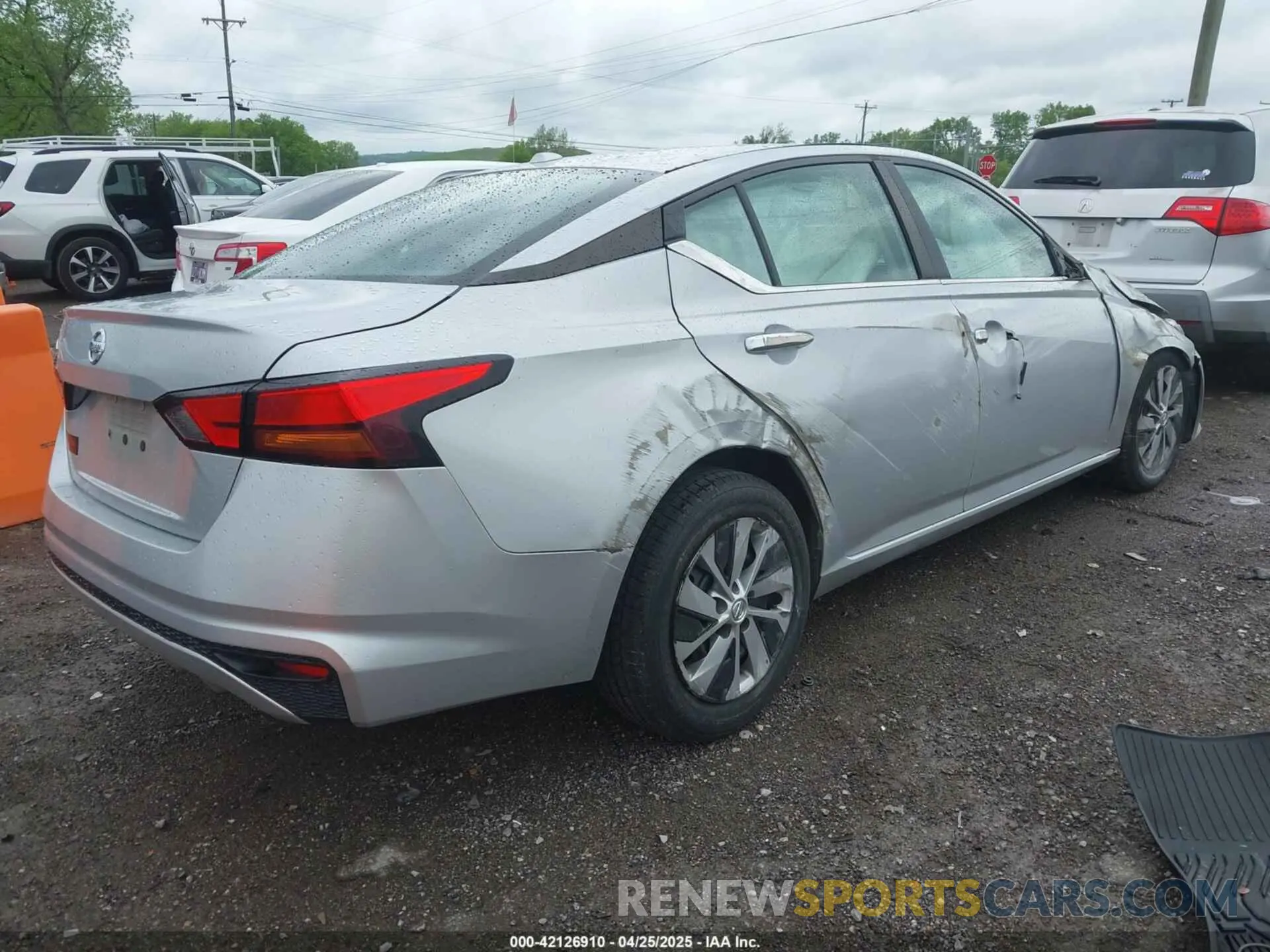 4 Photograph of a damaged car 1N4BL4BV2LN301799 NISSAN ALTIMA 2020