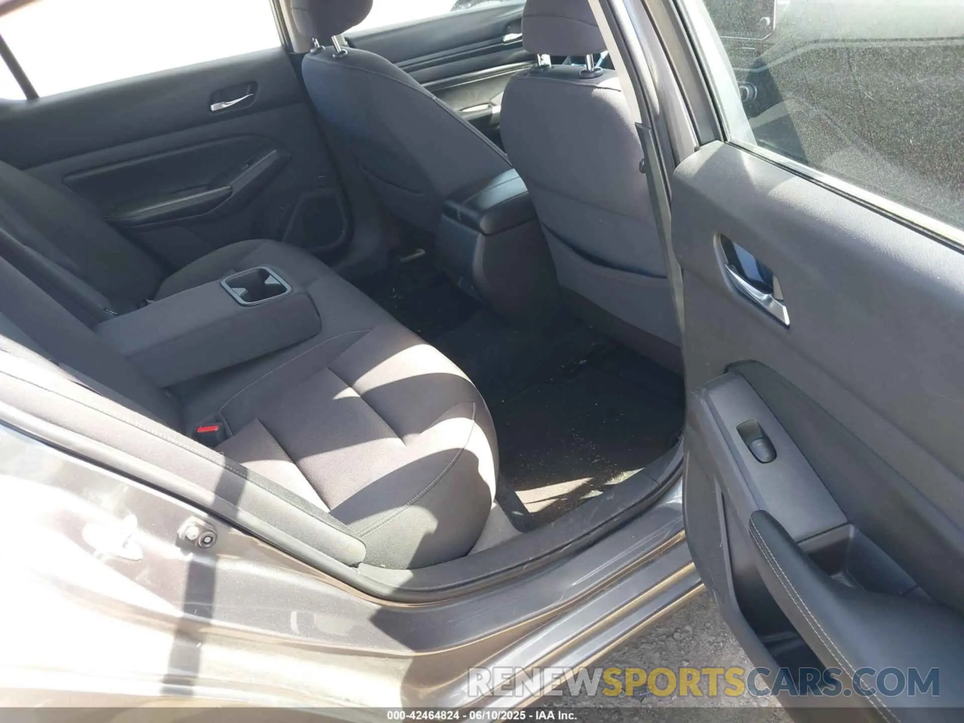 8 Photograph of a damaged car 1N4BL4BV3LC136941 NISSAN ALTIMA 2020