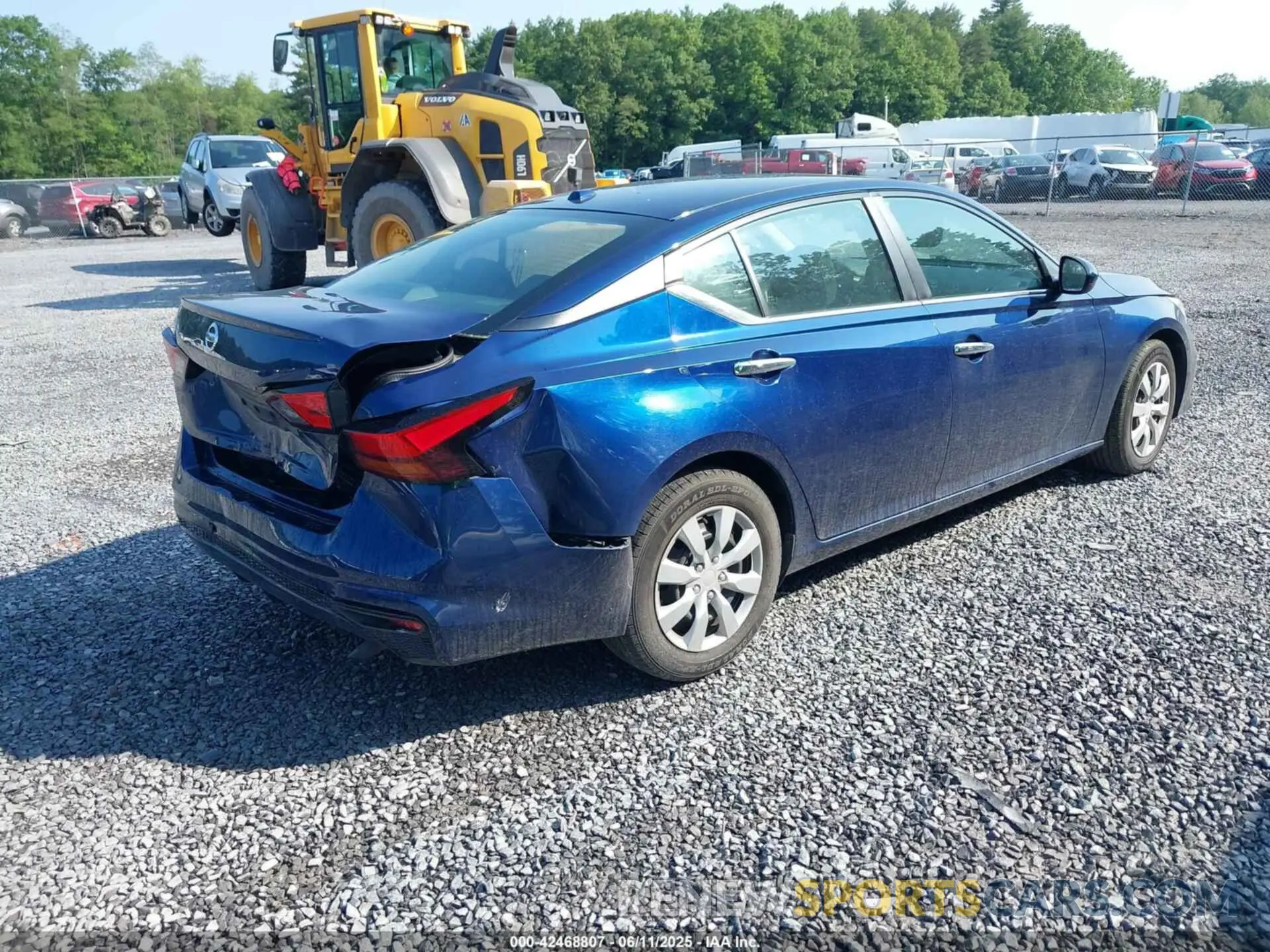 4 Photograph of a damaged car 1N4BL4BV3LC183466 NISSAN ALTIMA 2020