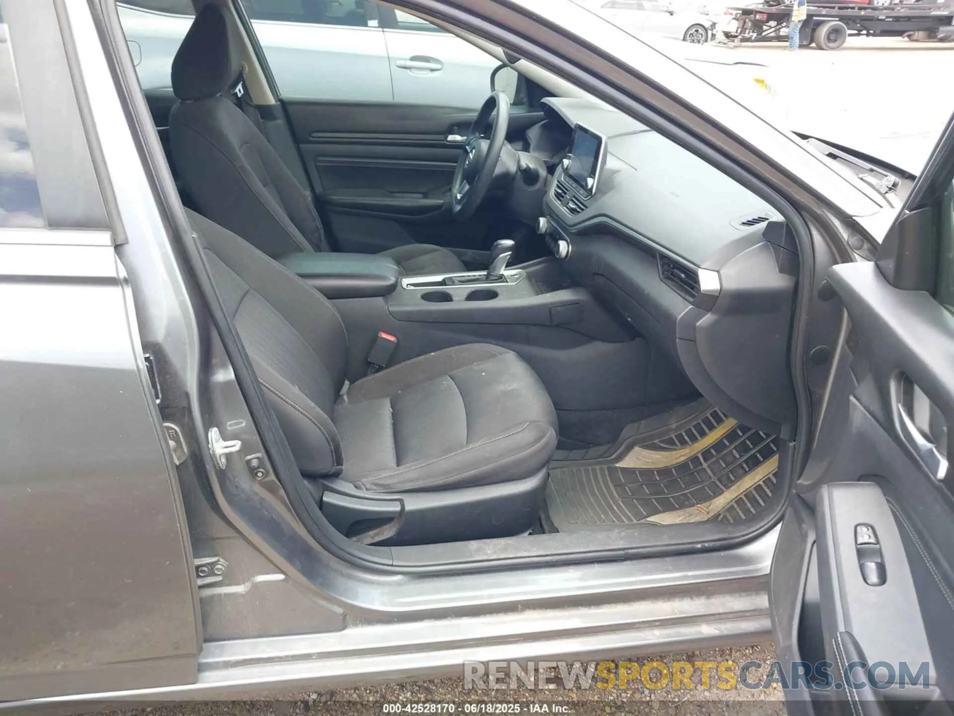 5 Photograph of a damaged car 1N4BL4BV3LC204557 NISSAN ALTIMA 2020