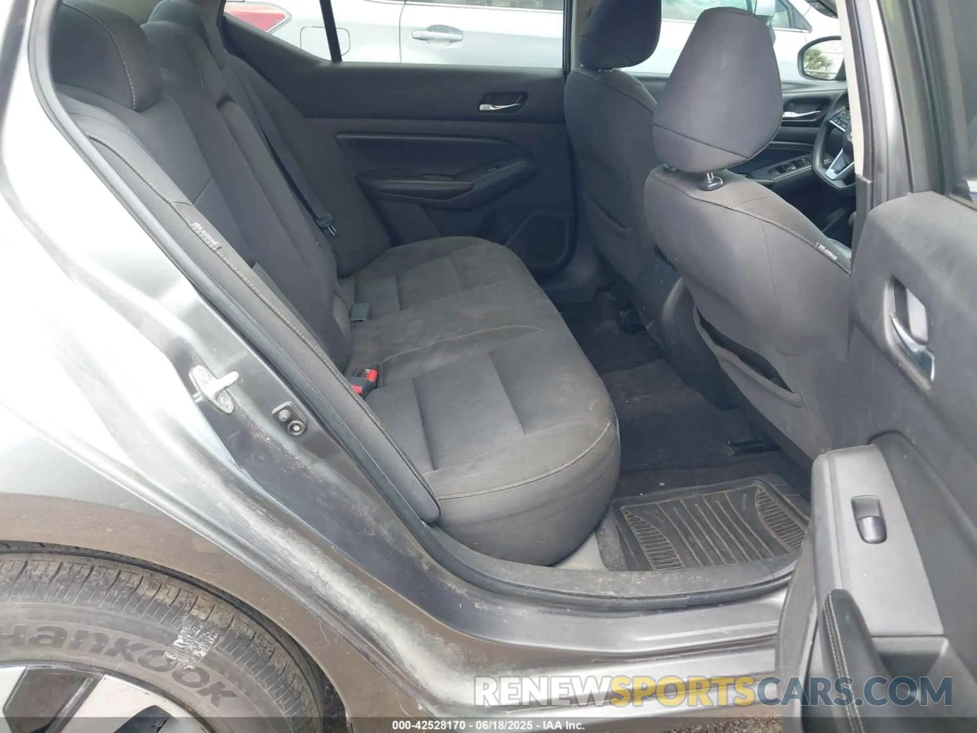 8 Photograph of a damaged car 1N4BL4BV3LC204557 NISSAN ALTIMA 2020