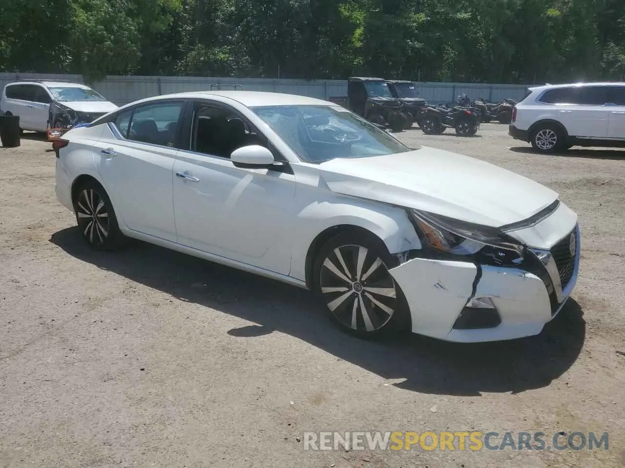 4 Photograph of a damaged car 1N4BL4BV3LC240491 NISSAN ALTIMA 2020