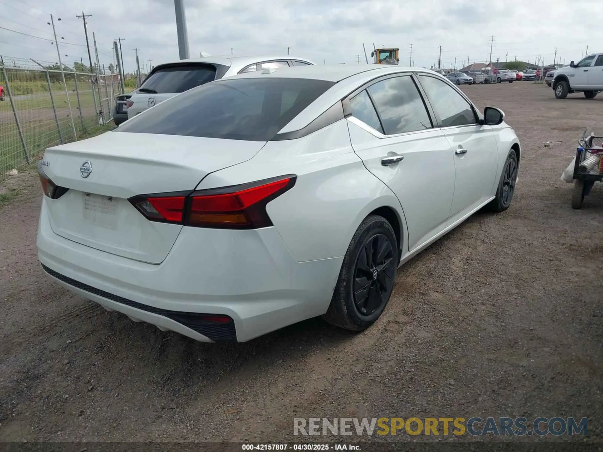 4 Фотография поврежденного автомобиля 1N4BL4BV3LC240572 NISSAN ALTIMA 2020