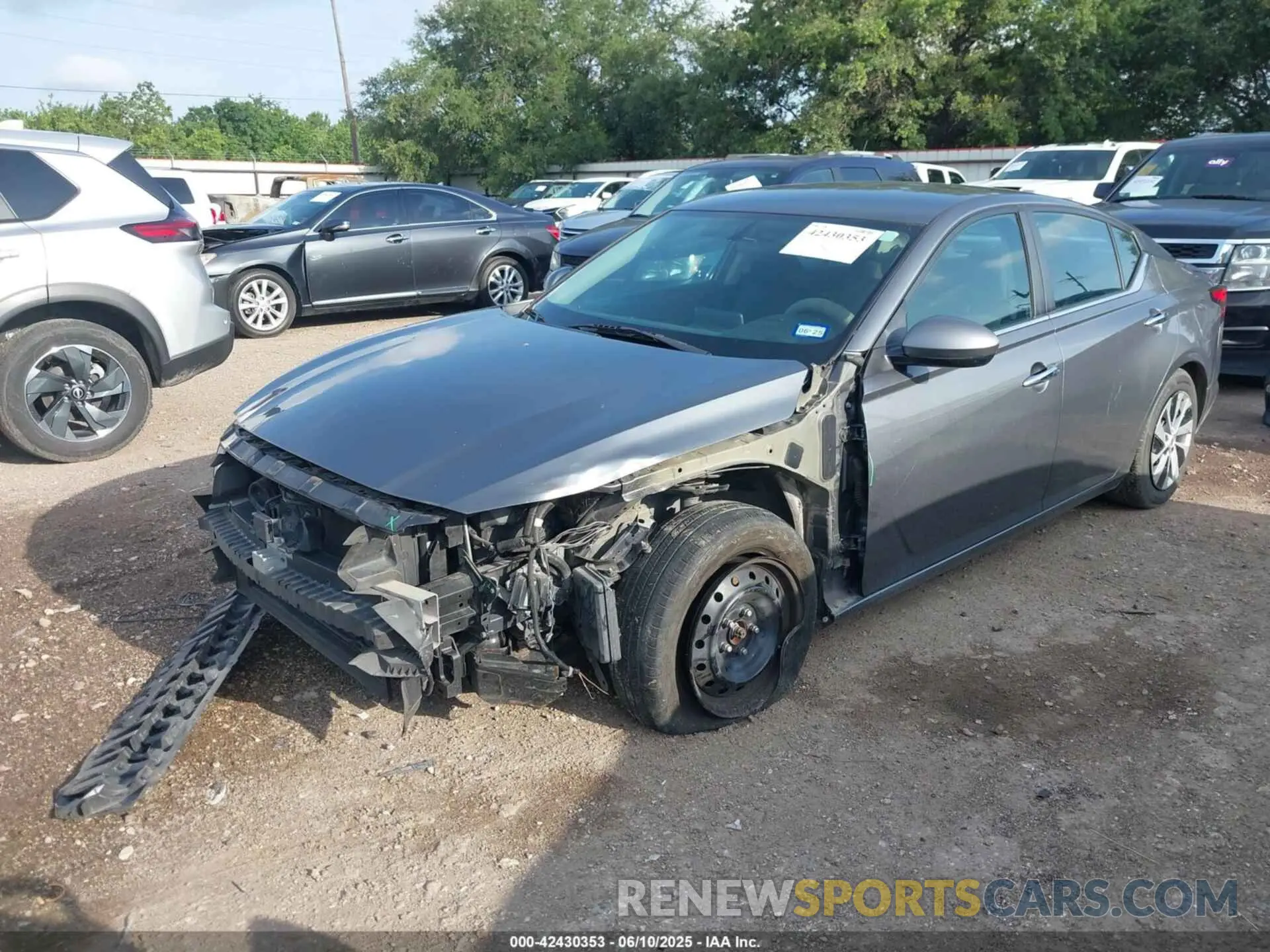 2 Photograph of a damaged car 1N4BL4BV4LC128363 NISSAN ALTIMA 2020