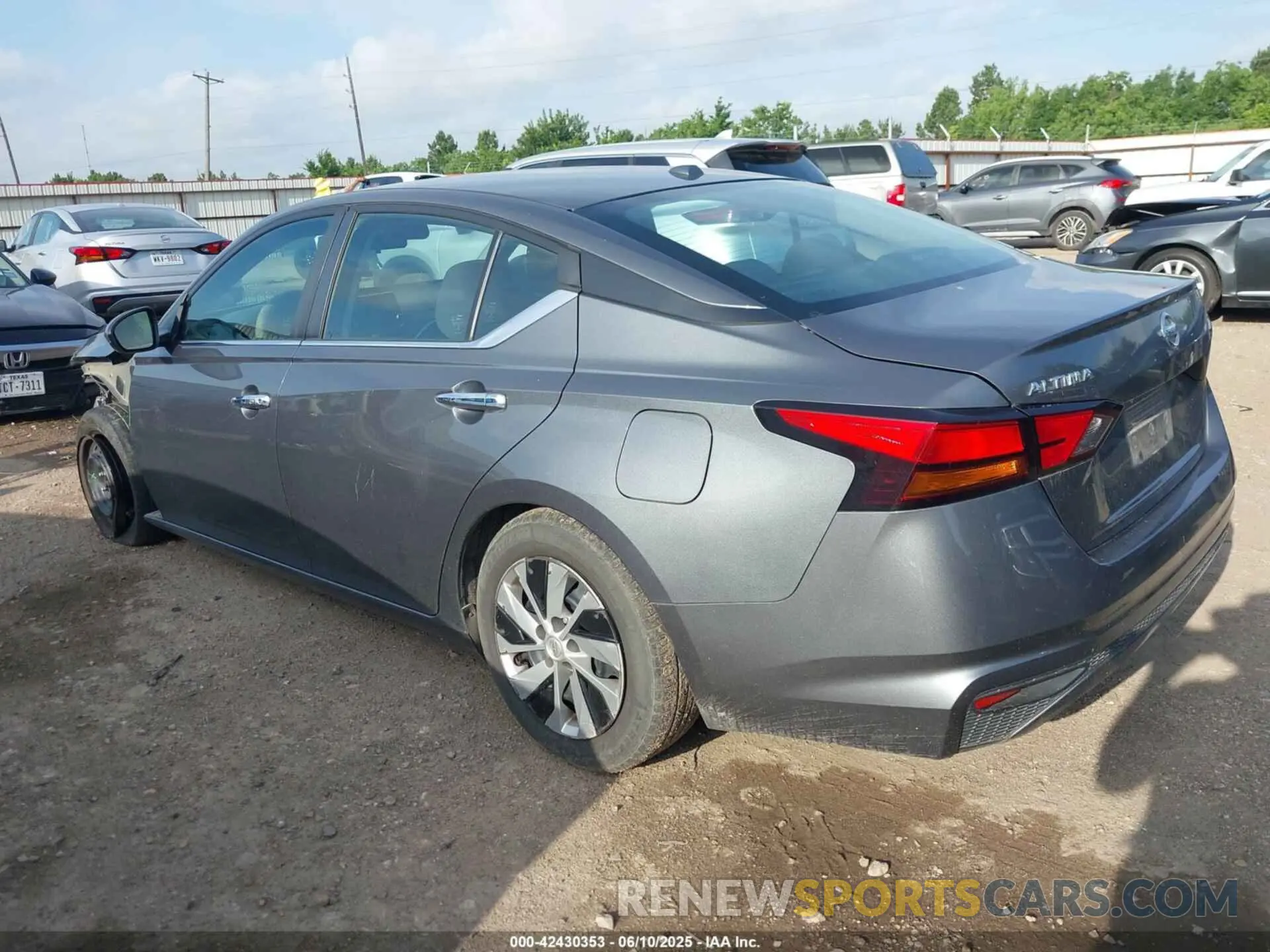3 Photograph of a damaged car 1N4BL4BV4LC128363 NISSAN ALTIMA 2020