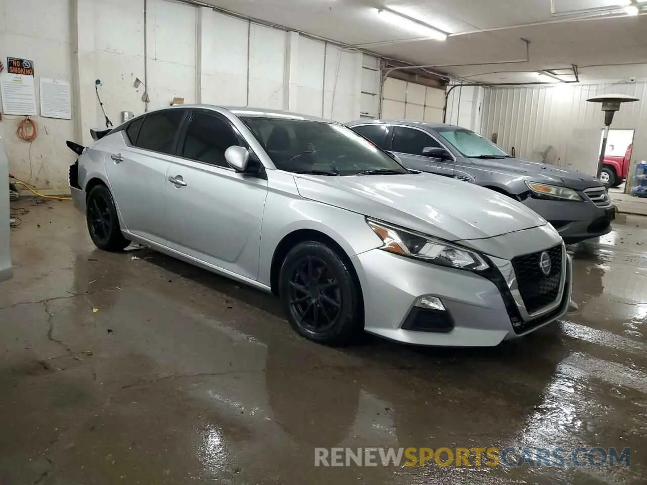 4 Photograph of a damaged car 1N4BL4BV5LC118277 NISSAN ALTIMA 2020