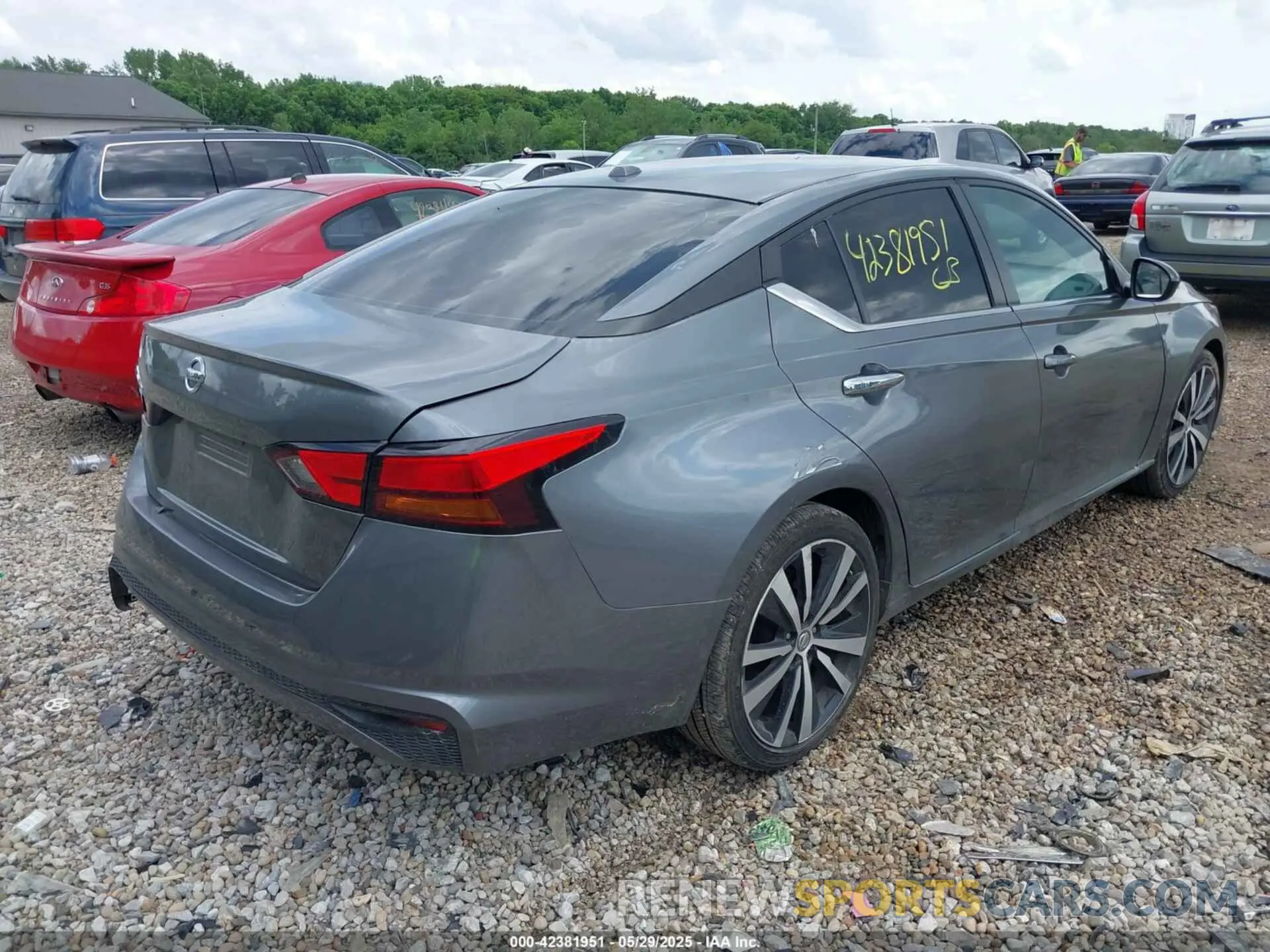 4 Photograph of a damaged car 1N4BL4BV5LC224020 NISSAN ALTIMA 2020