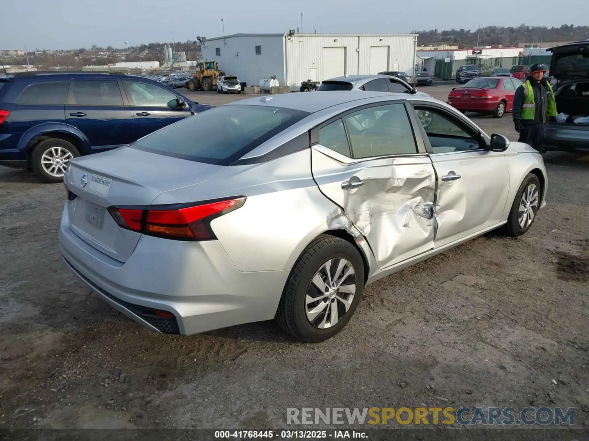 4 Photograph of a damaged car 1N4BL4BV5LC242680 NISSAN ALTIMA 2020