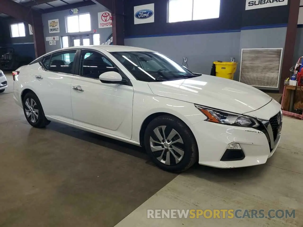 4 Photograph of a damaged car 1N4BL4BV6LC210028 NISSAN ALTIMA 2020