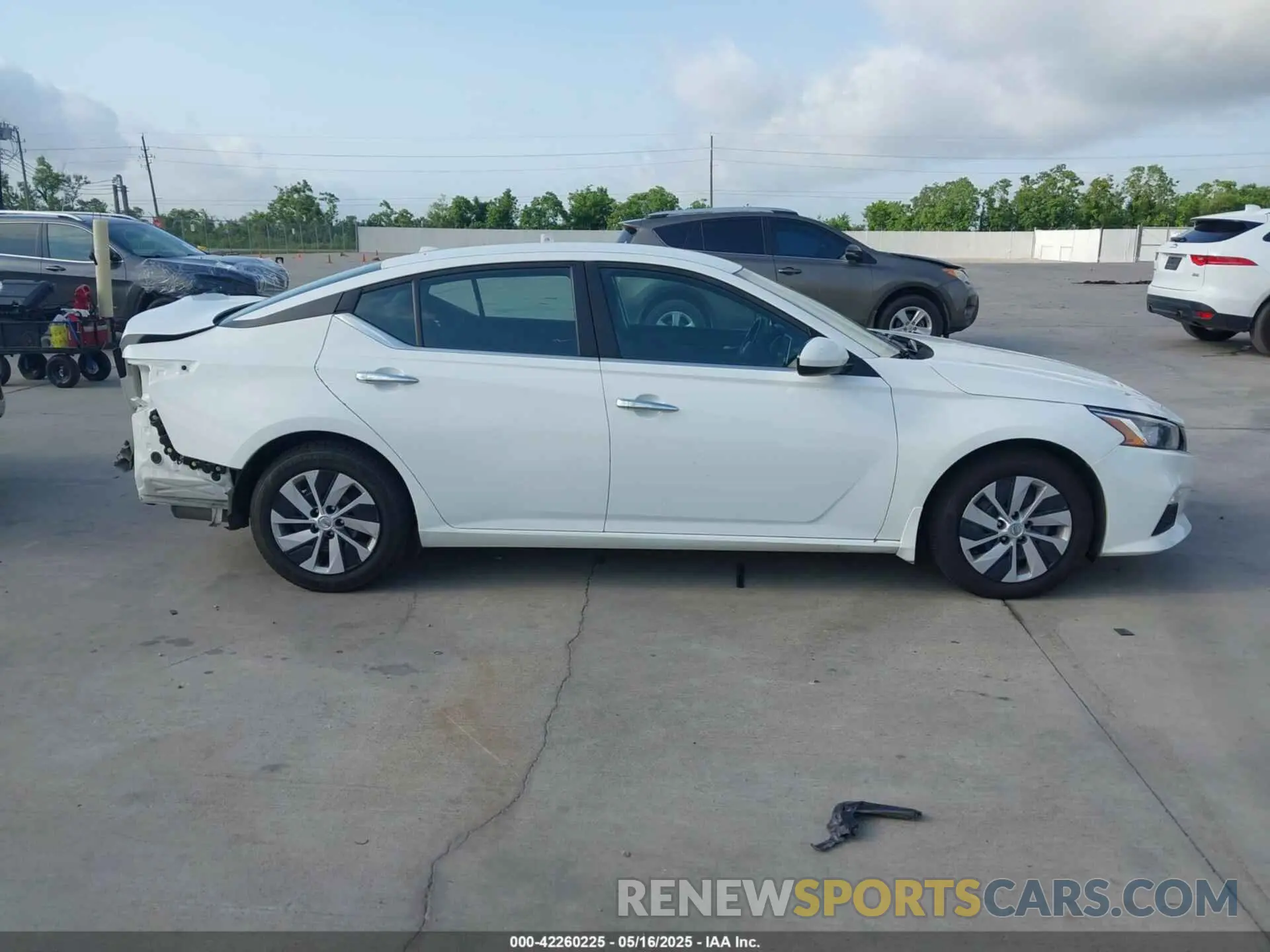 13 Photograph of a damaged car 1N4BL4BV6LC215407 NISSAN ALTIMA 2020
