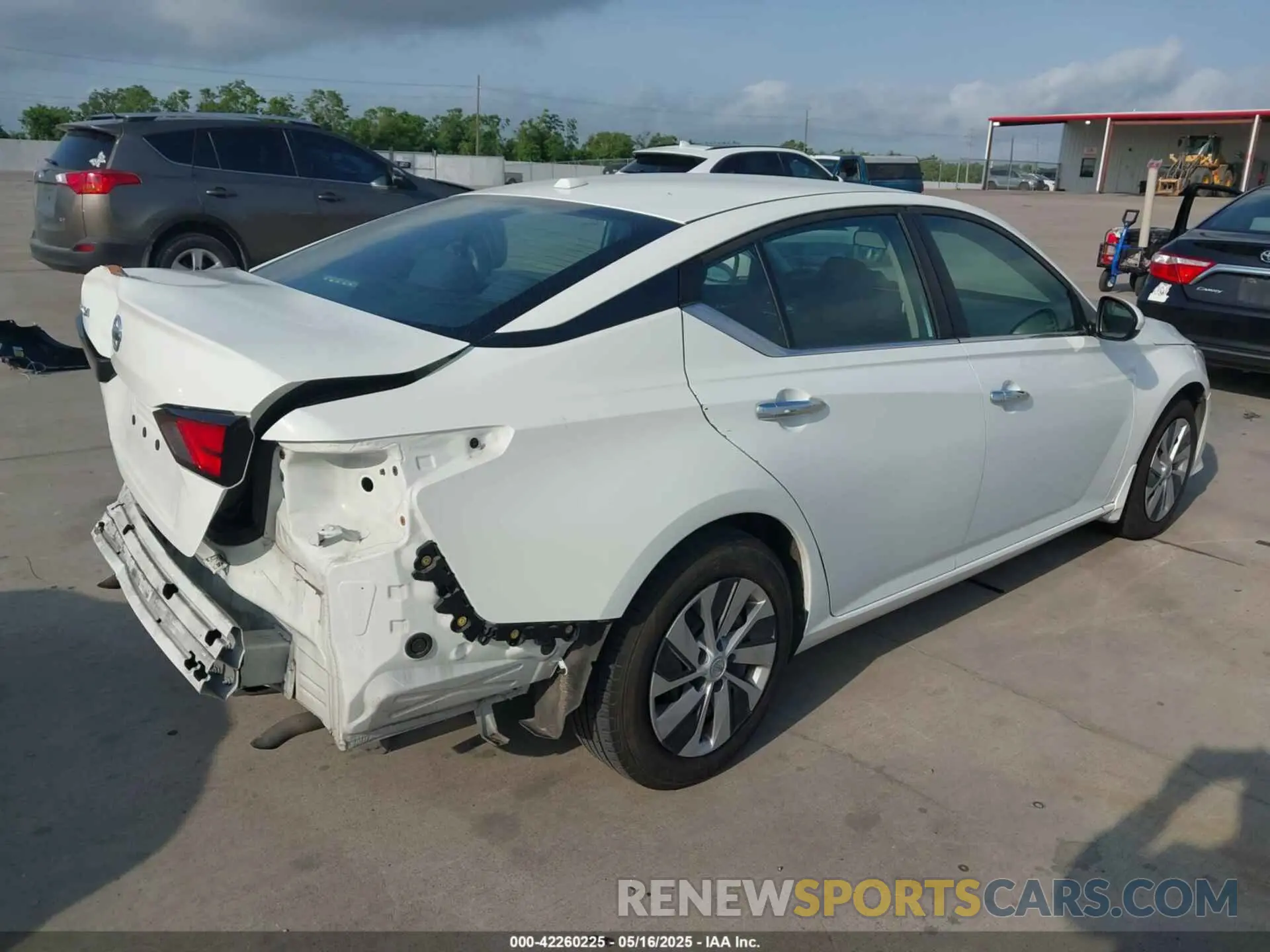 4 Photograph of a damaged car 1N4BL4BV6LC215407 NISSAN ALTIMA 2020