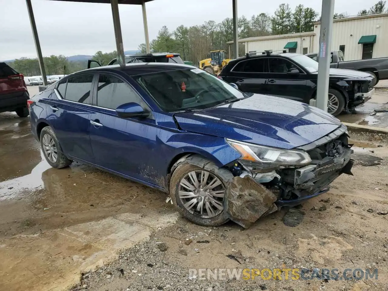 4 Photograph of a damaged car 1N4BL4BV6LC243174 NISSAN ALTIMA 2020
