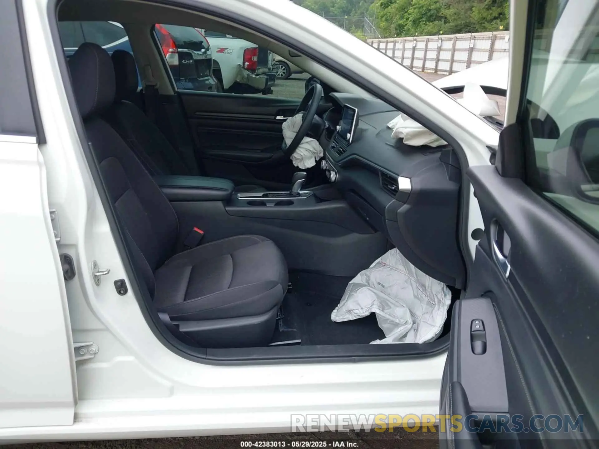 5 Photograph of a damaged car 1N4BL4BV6LC244891 NISSAN ALTIMA 2020