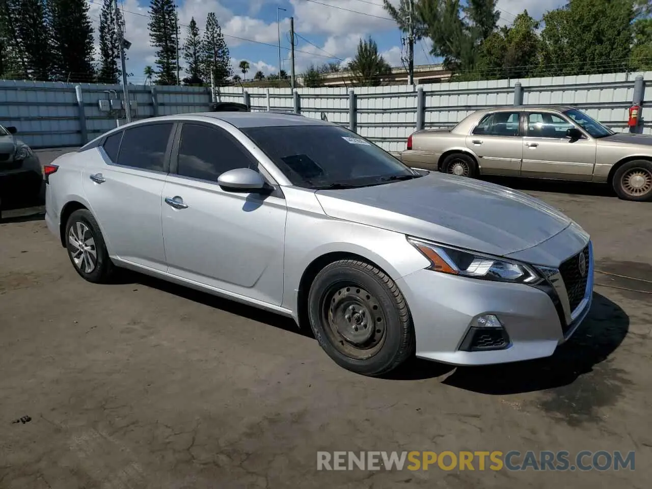 4 Photograph of a damaged car 1N4BL4BV7LC123156 NISSAN ALTIMA 2020