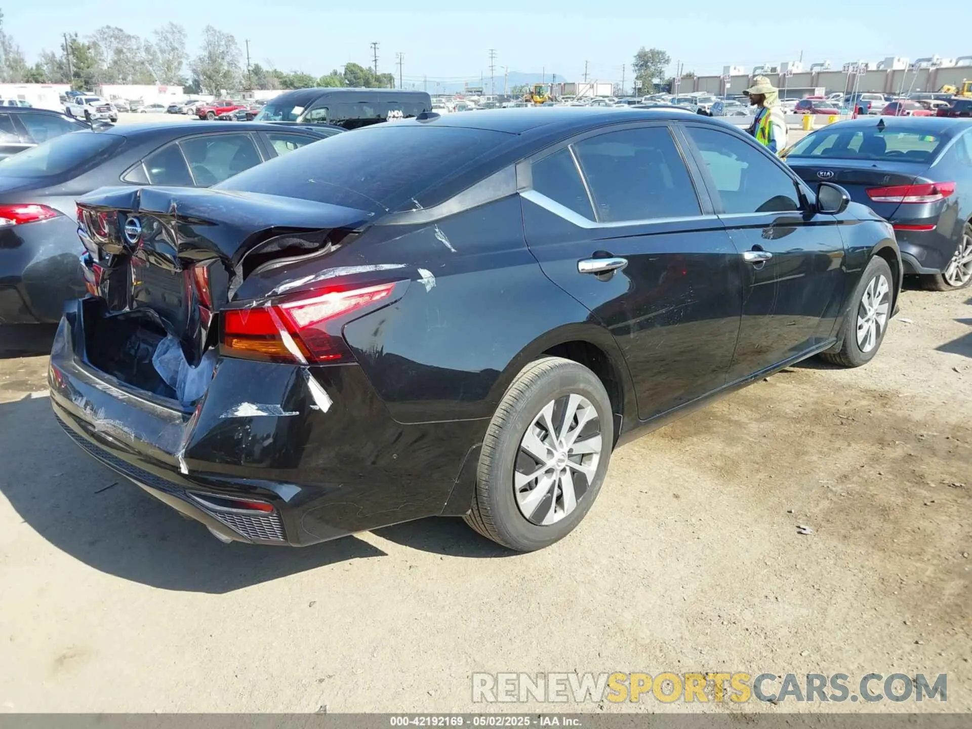 4 Photograph of a damaged car 1N4BL4BV7LC258864 NISSAN ALTIMA 2020