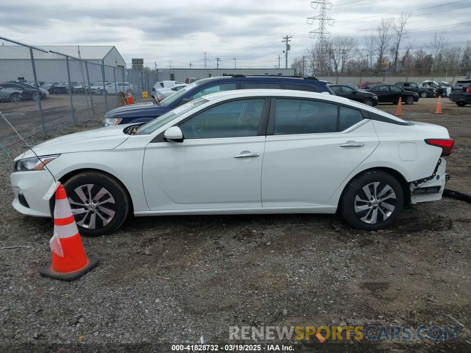 15 Photograph of a damaged car 1N4BL4BV8LC194138 NISSAN ALTIMA 2020