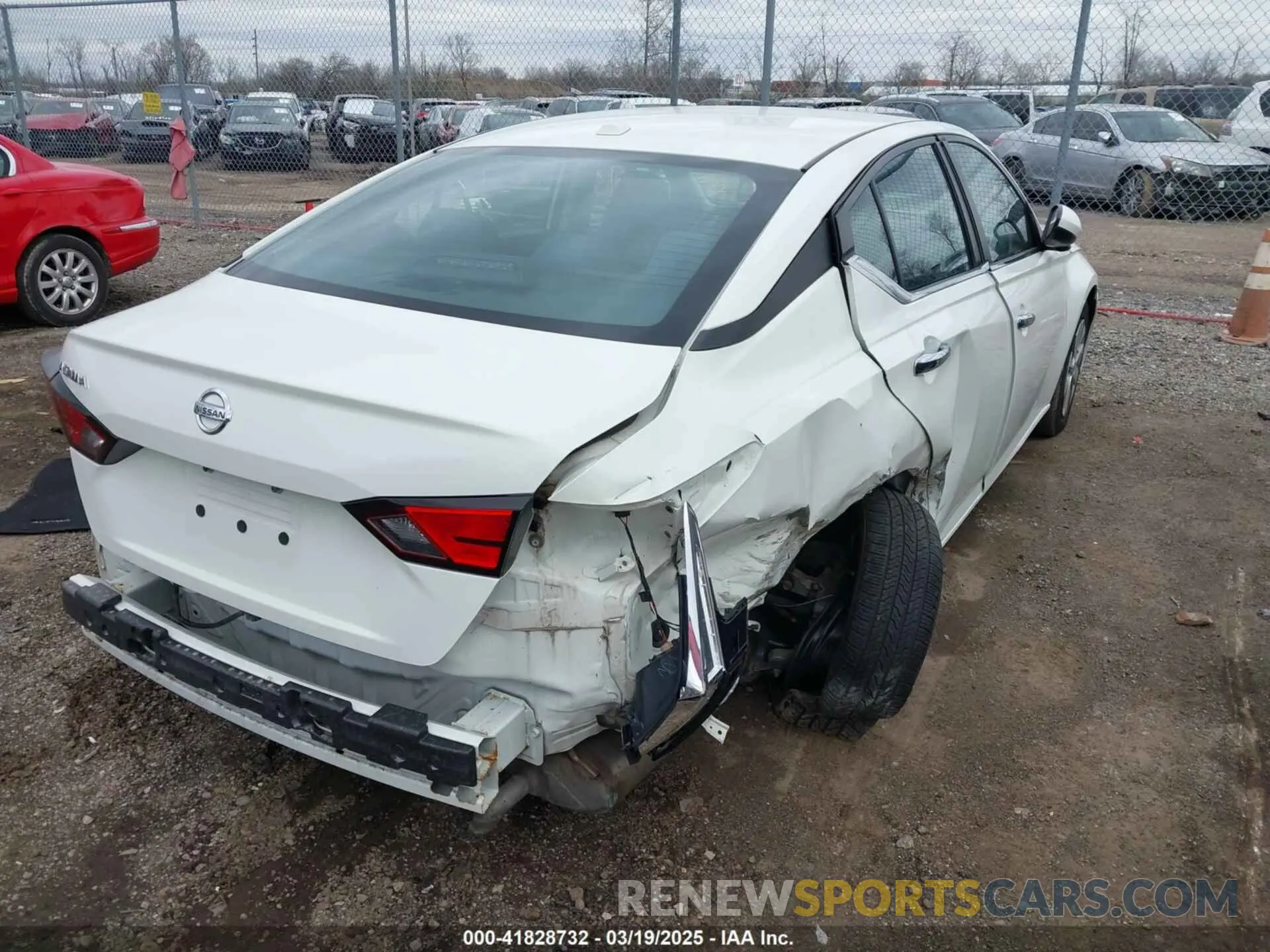 4 Photograph of a damaged car 1N4BL4BV8LC194138 NISSAN ALTIMA 2020