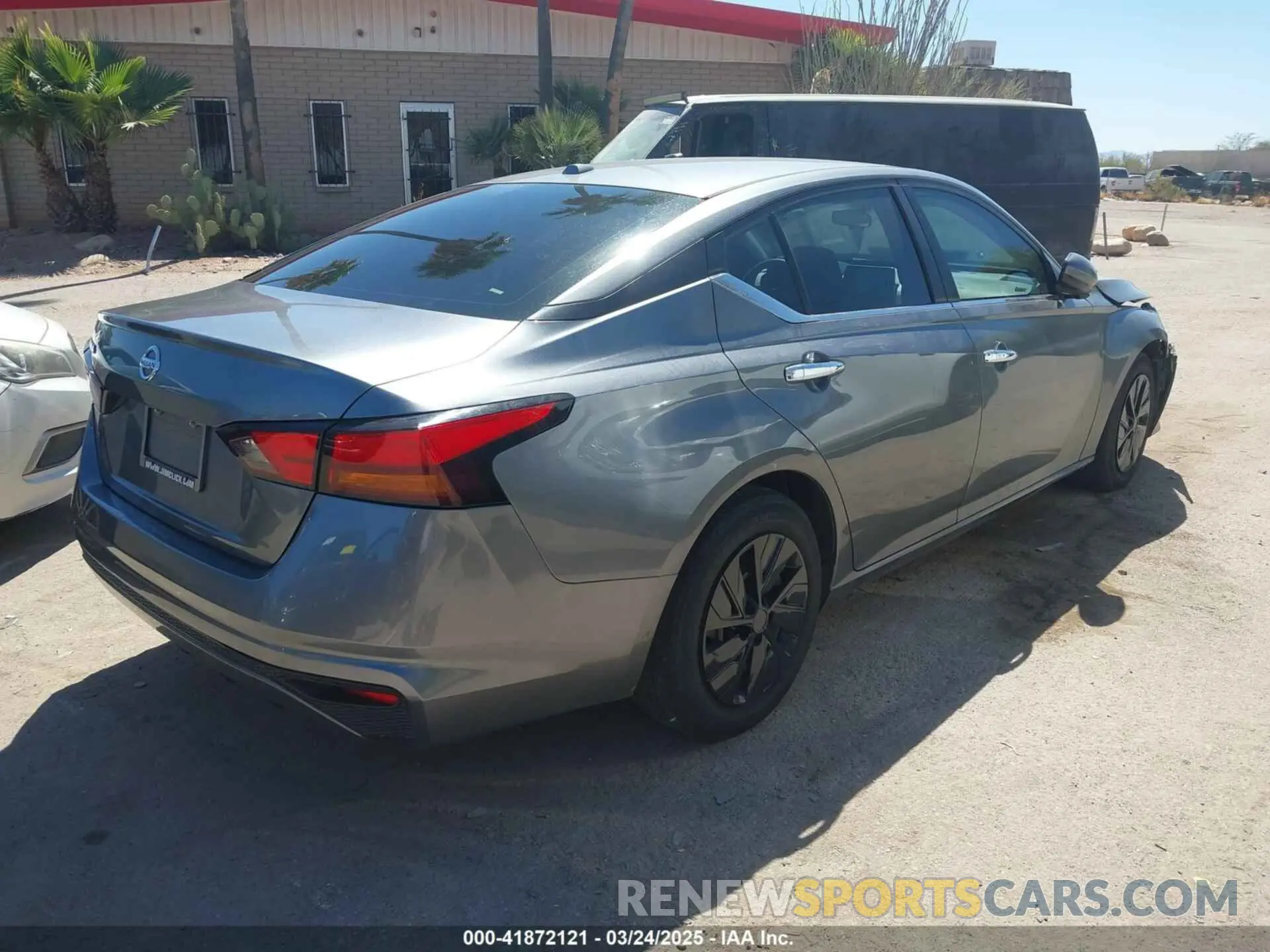 4 Photograph of a damaged car 1N4BL4BV8LC226148 NISSAN ALTIMA 2020