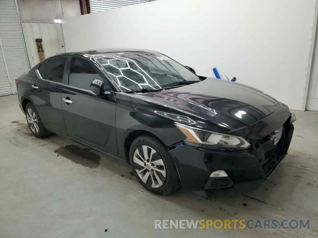 4 Photograph of a damaged car 1N4BL4BV8LN318882 NISSAN ALTIMA 2020