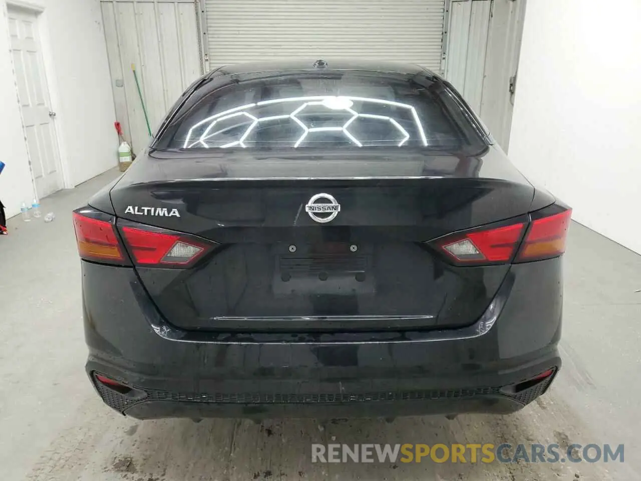 6 Photograph of a damaged car 1N4BL4BV8LN318882 NISSAN ALTIMA 2020