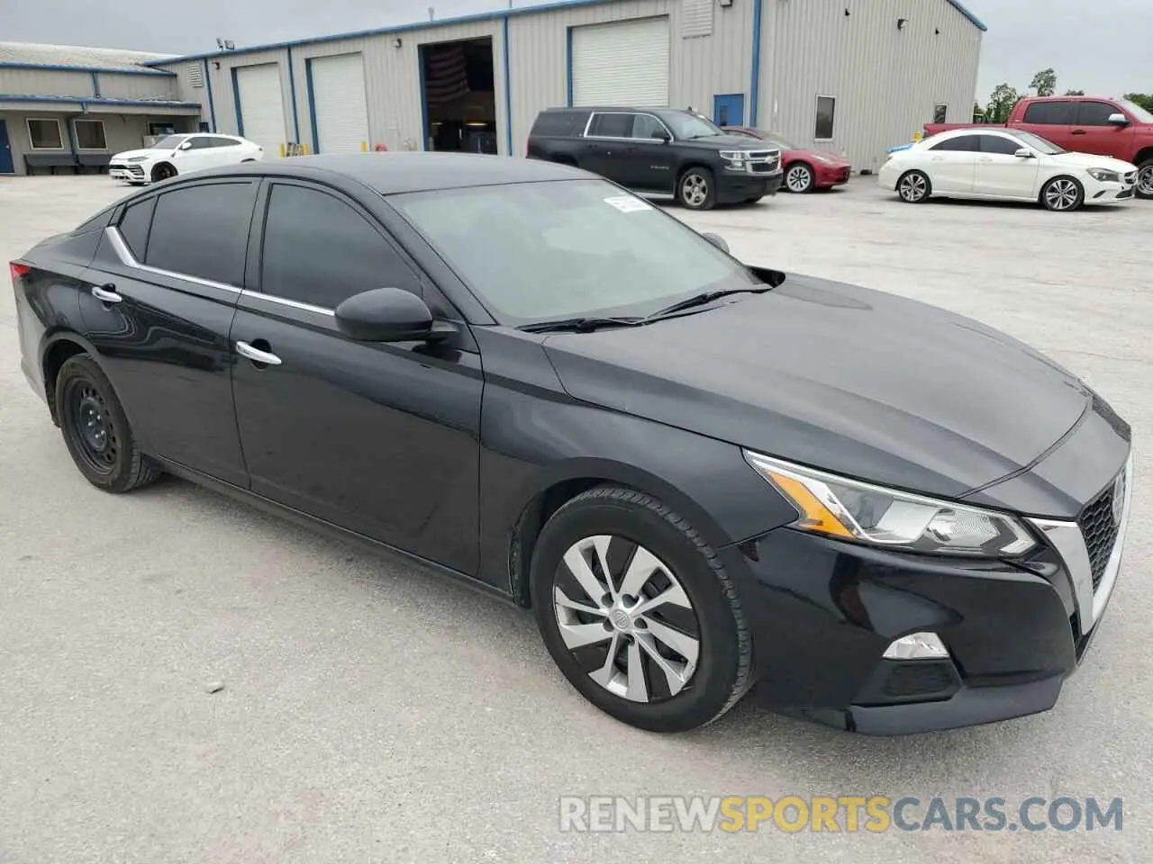 4 Photograph of a damaged car 1N4BL4BV9LC175128 NISSAN ALTIMA 2020