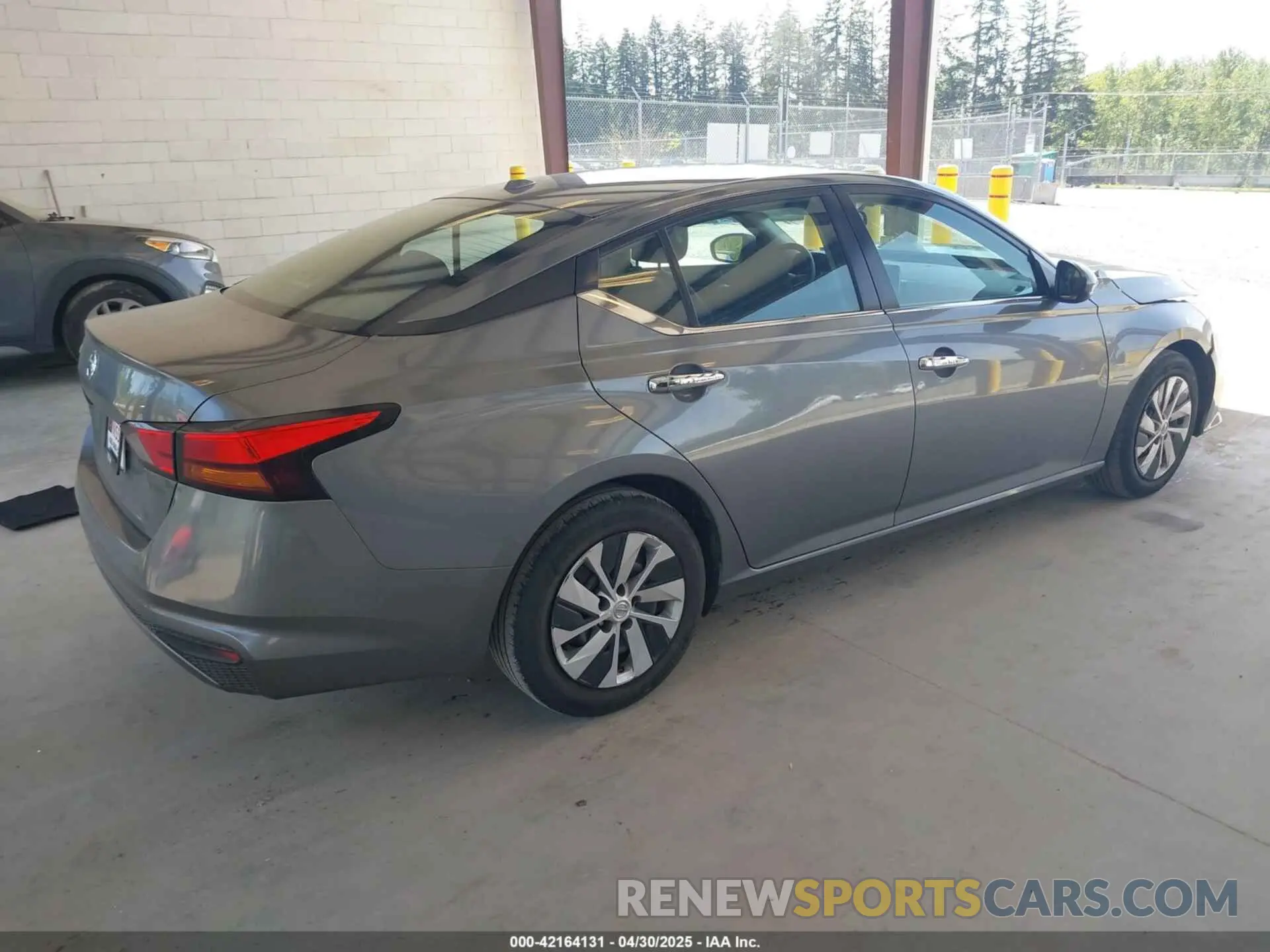4 Photograph of a damaged car 1N4BL4BV9LC188543 NISSAN ALTIMA 2020
