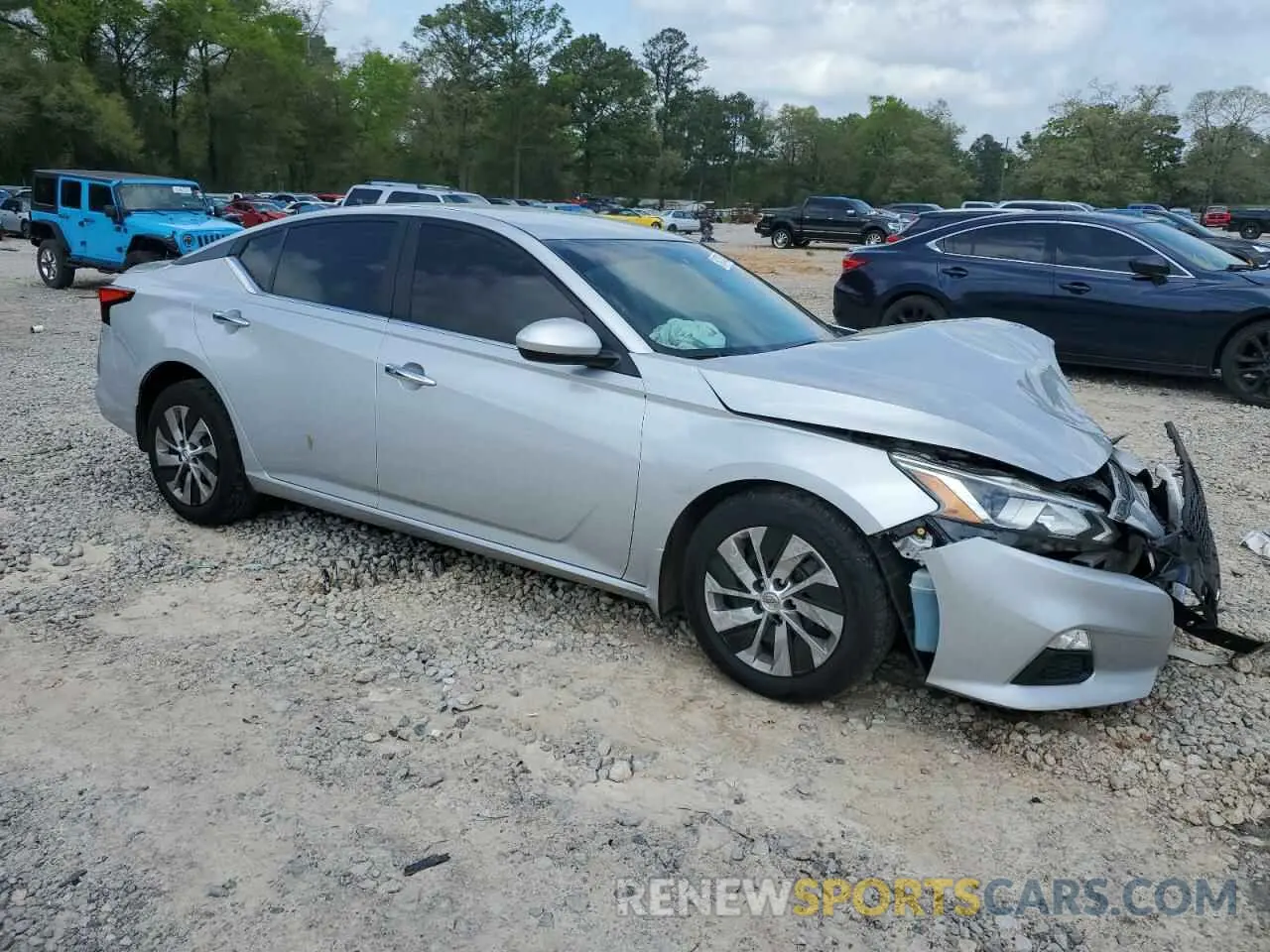 4 Photograph of a damaged car 1N4BL4BV9LN312394 NISSAN ALTIMA 2020
