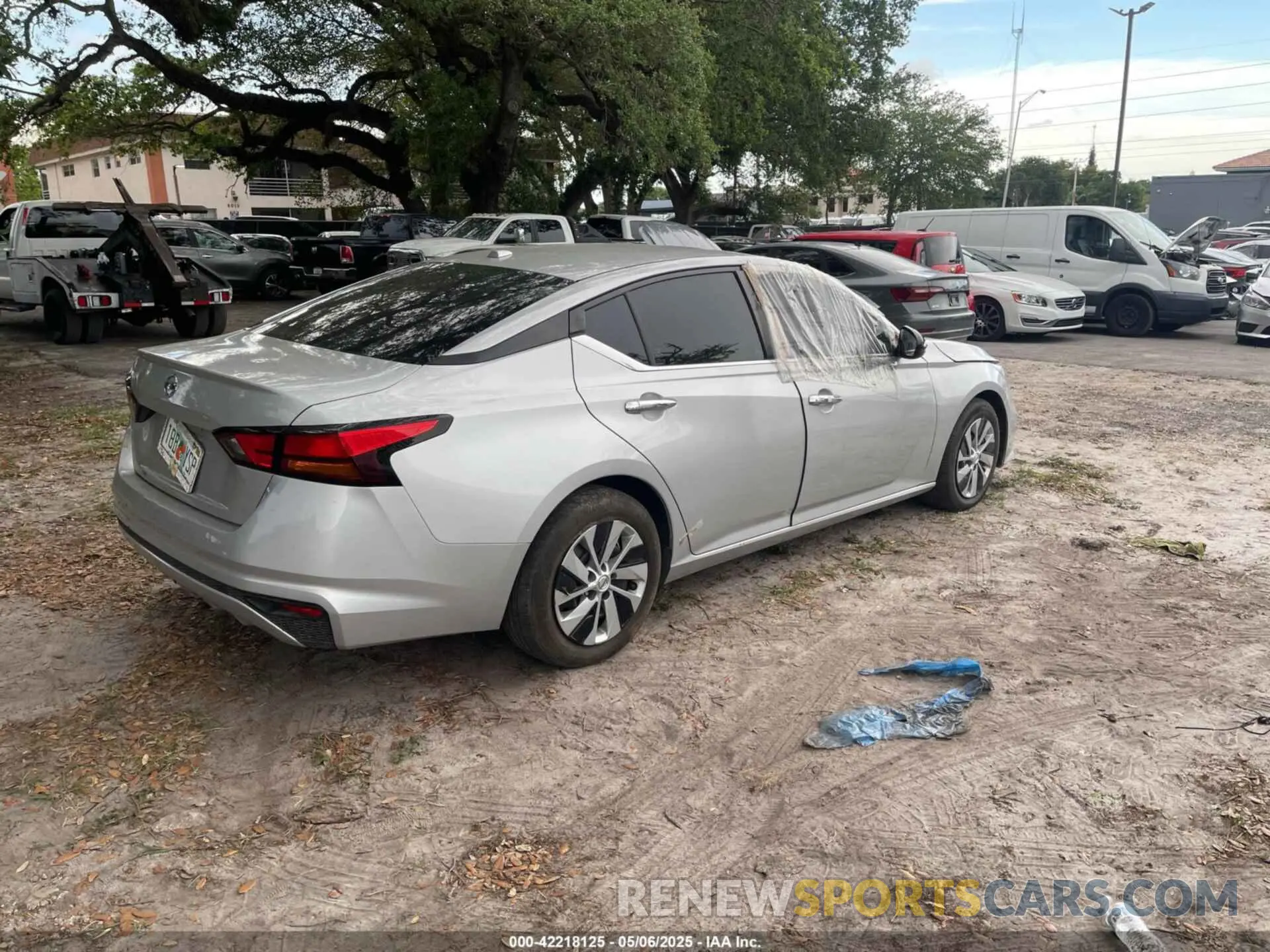 4 Photograph of a damaged car 1N4BL4BVXLC199373 NISSAN ALTIMA 2020