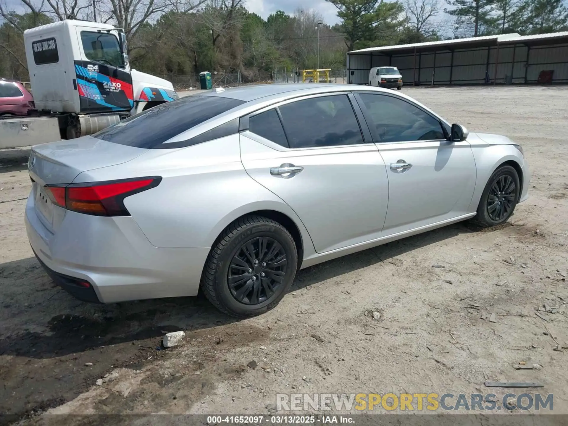 4 Photograph of a damaged car 1N4BL4BVXLC208122 NISSAN ALTIMA 2020