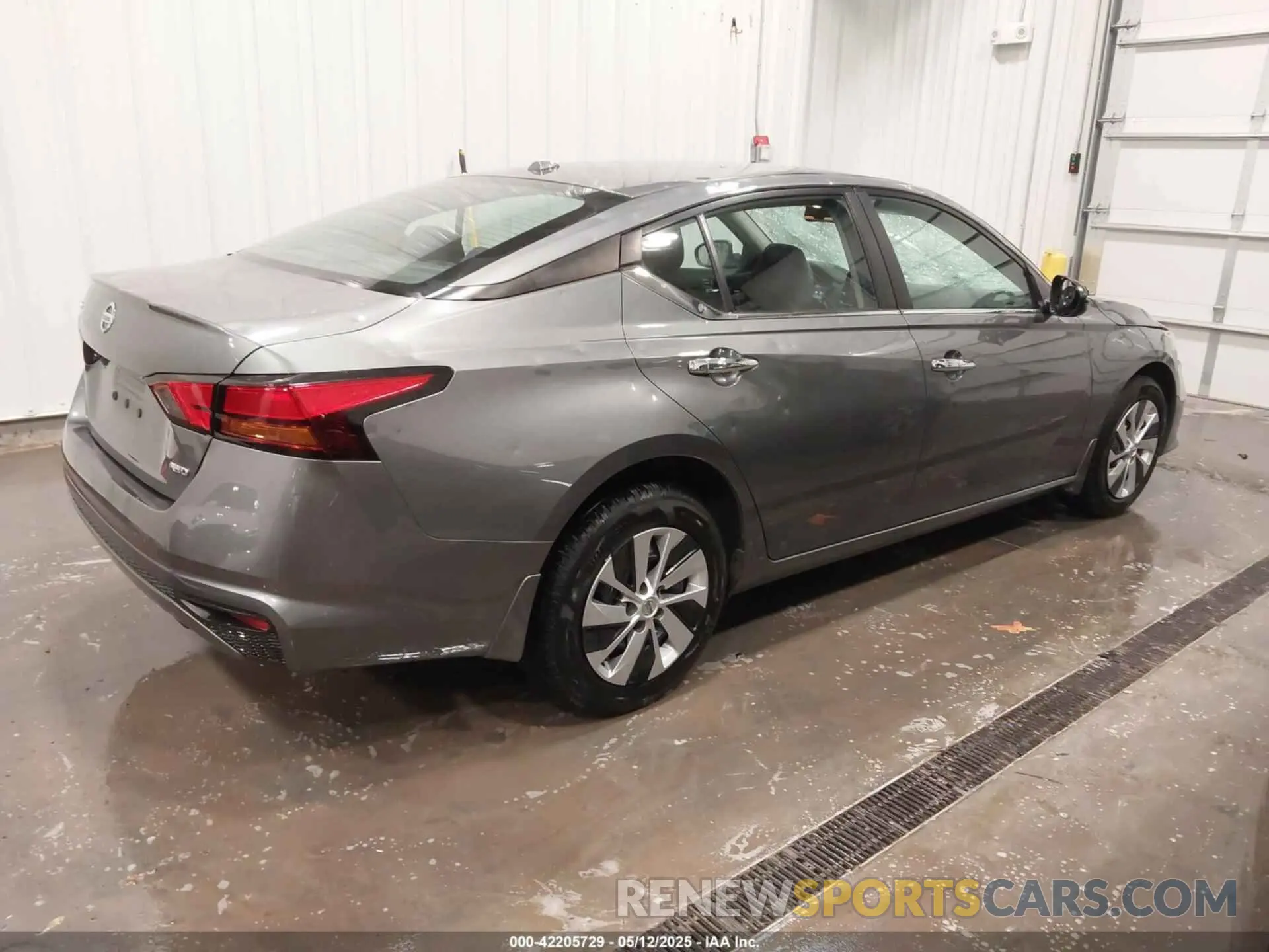 4 Photograph of a damaged car 1N4BL4BW1LC229711 NISSAN ALTIMA 2020