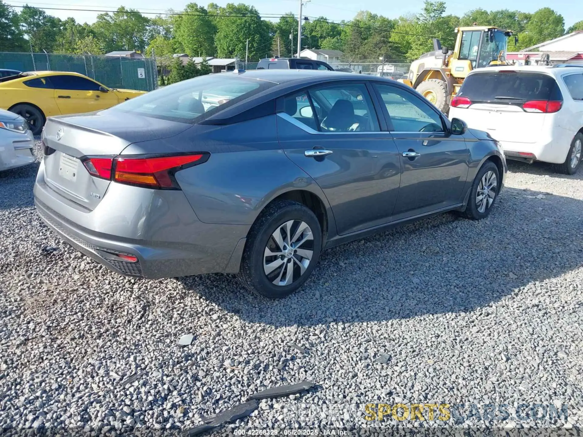 4 Photograph of a damaged car 1N4BL4BW5LC276417 NISSAN ALTIMA 2020