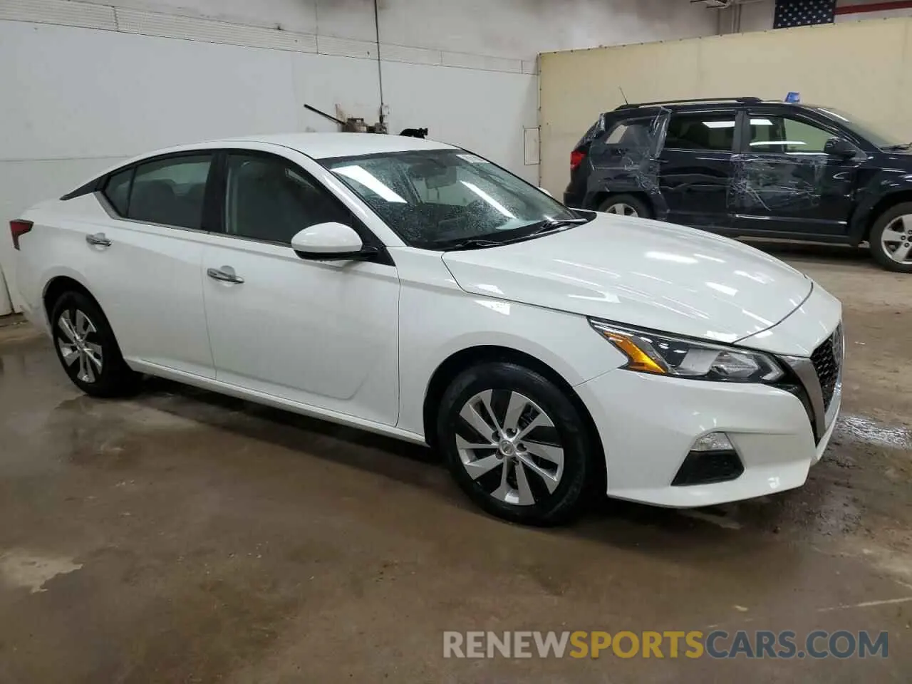 4 Photograph of a damaged car 1N4BL4BW6LN316329 NISSAN ALTIMA 2020