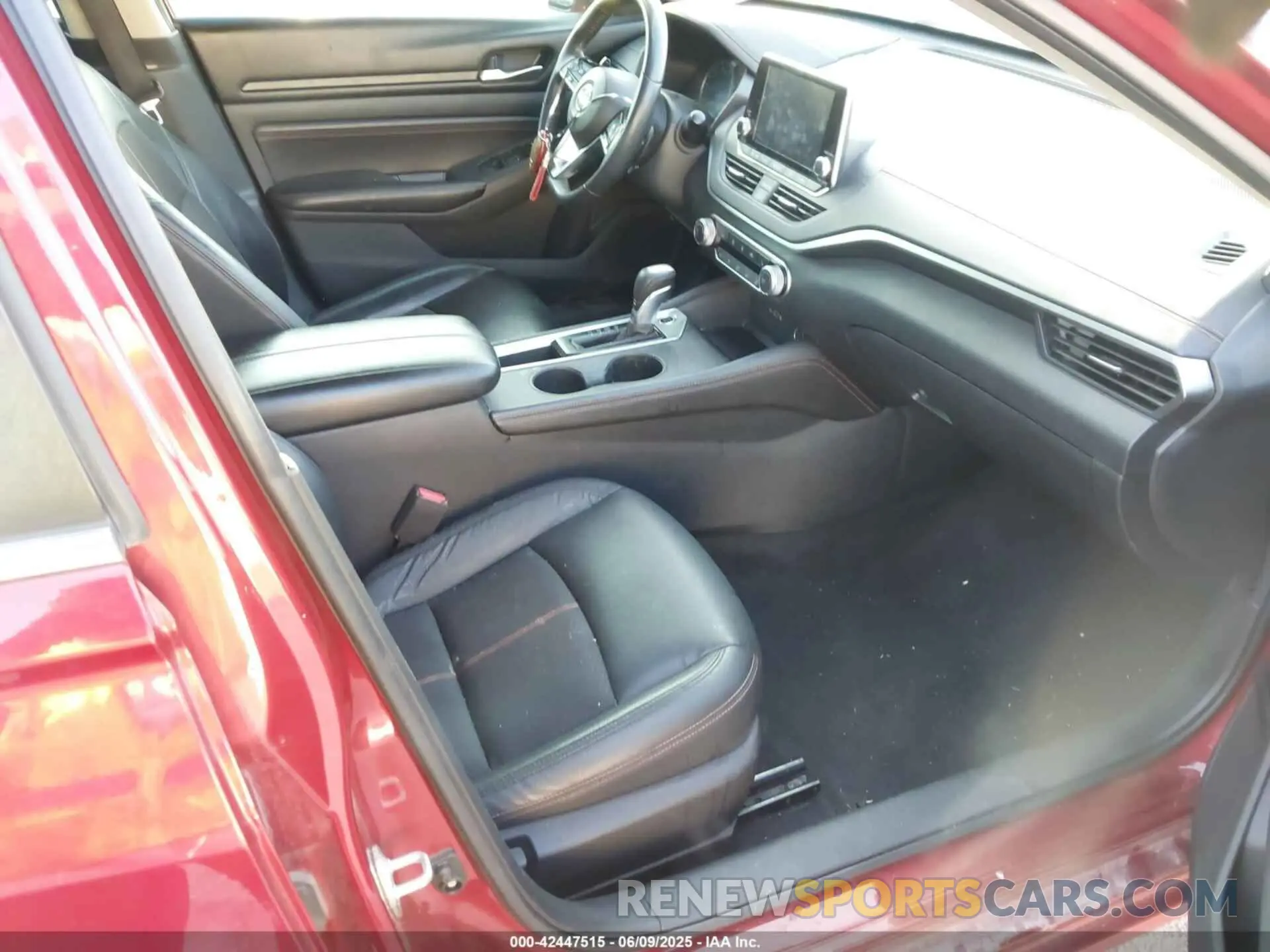 5 Photograph of a damaged car 1N4BL4CV0LN305753 NISSAN ALTIMA 2020