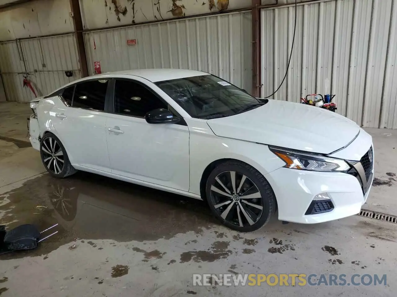 4 Photograph of a damaged car 1N4BL4CV2LC175499 NISSAN ALTIMA 2020