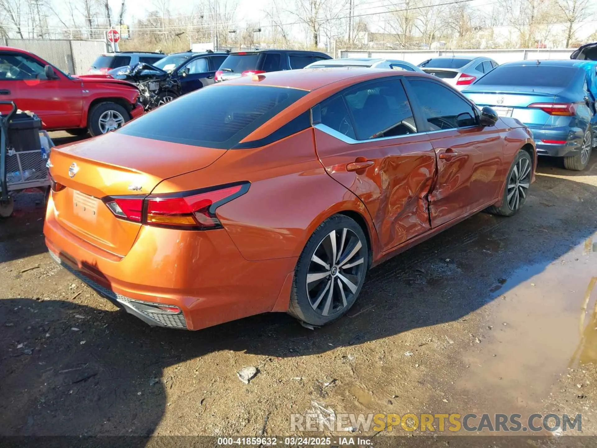 4 Photograph of a damaged car 1N4BL4CV3LC124271 NISSAN ALTIMA 2020