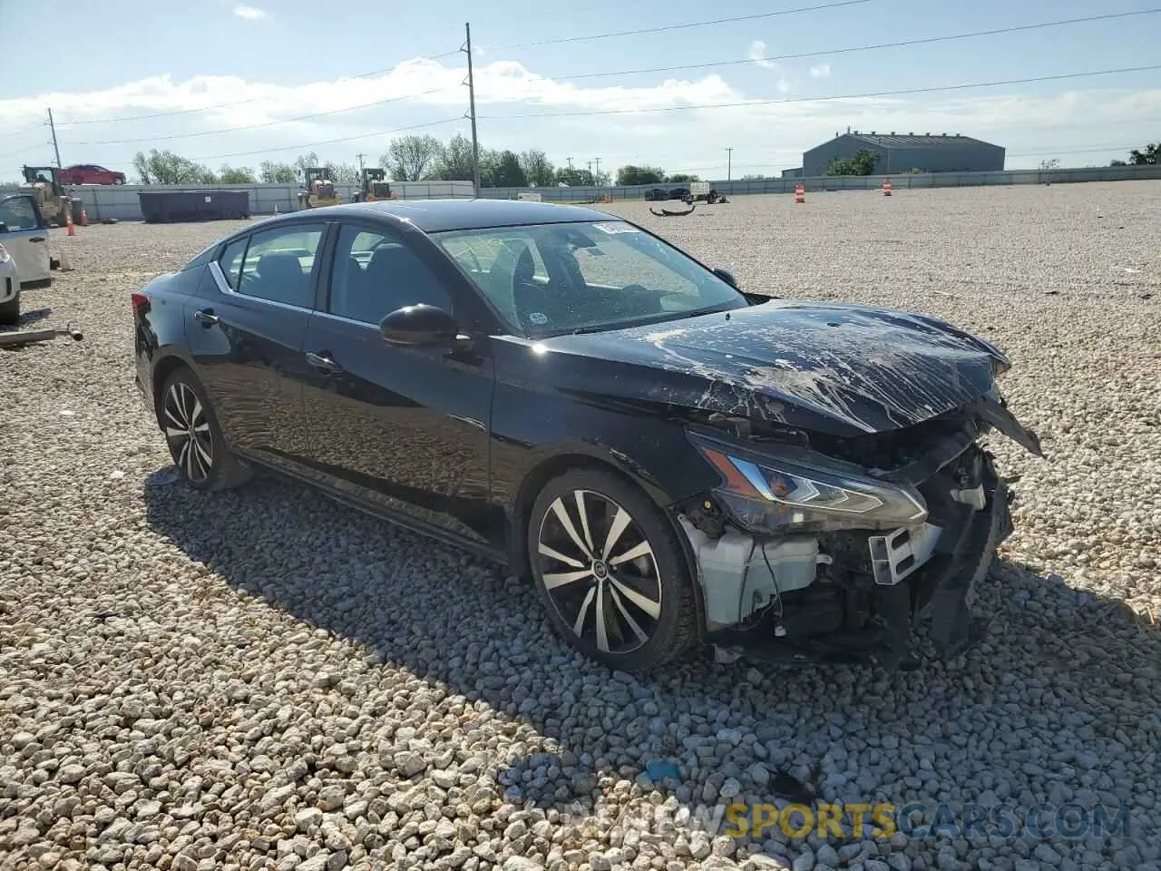 4 Photograph of a damaged car 1N4BL4CV4LC258464 NISSAN ALTIMA 2020